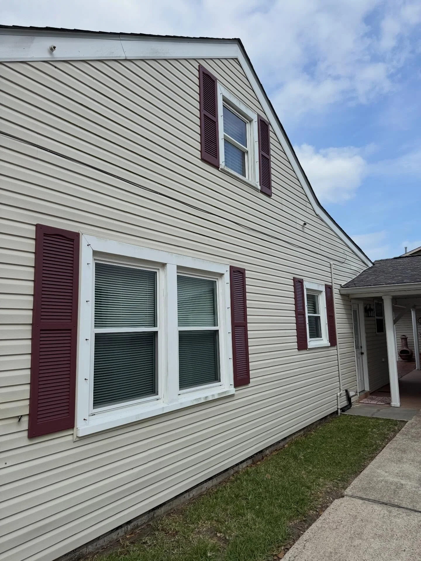 Just finished another project in Harahan, these shutters were pretty beat up and didn't match the front. Shutters got cleaned, sanded, and received two coats of Benjamin Moore.