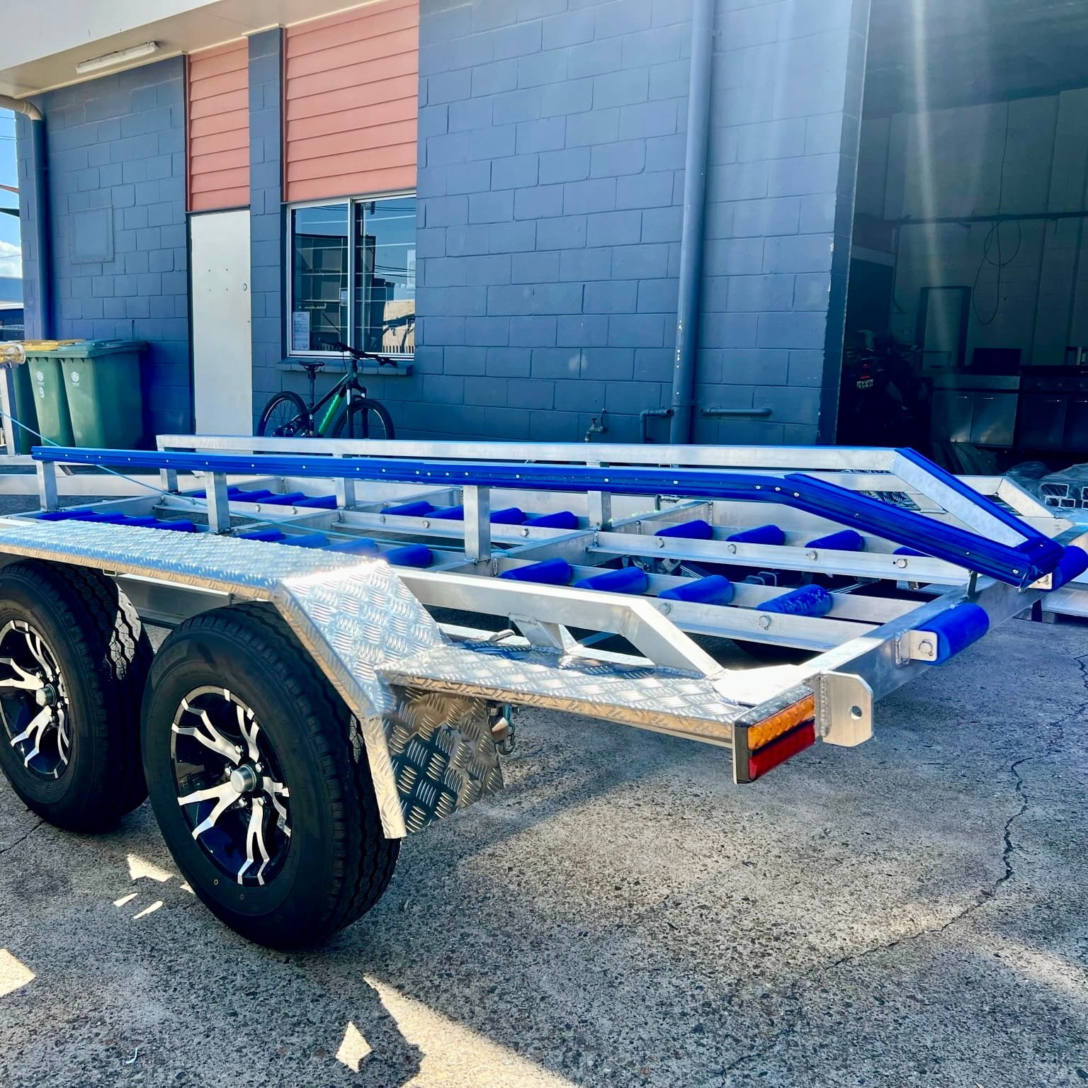 infinite-fabrications-custom-aluminium-boat-trailer-brisbane-side.jpg