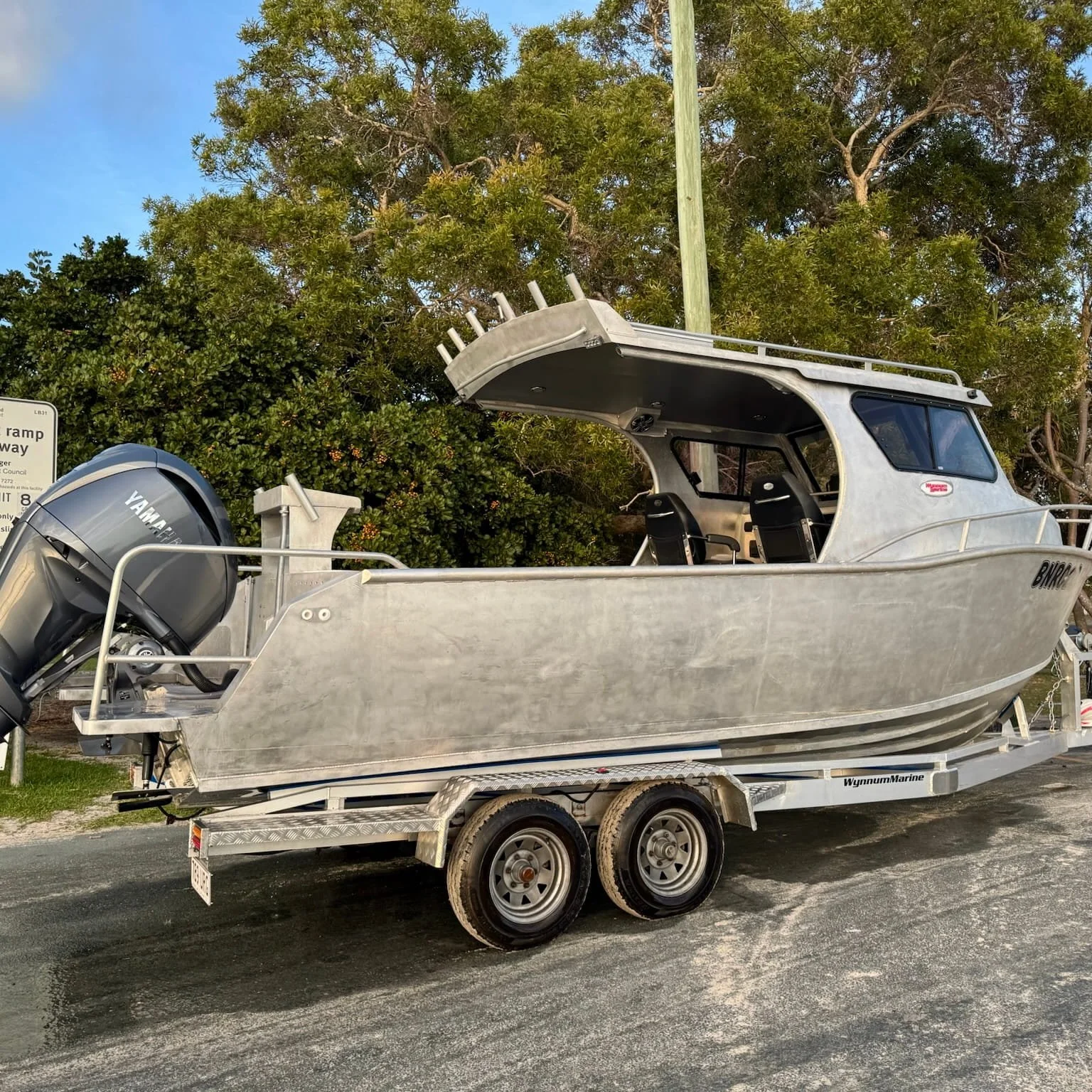 infinite-fabrications-custom-aluminium-boat-brisbane-trailer-side.jpg
