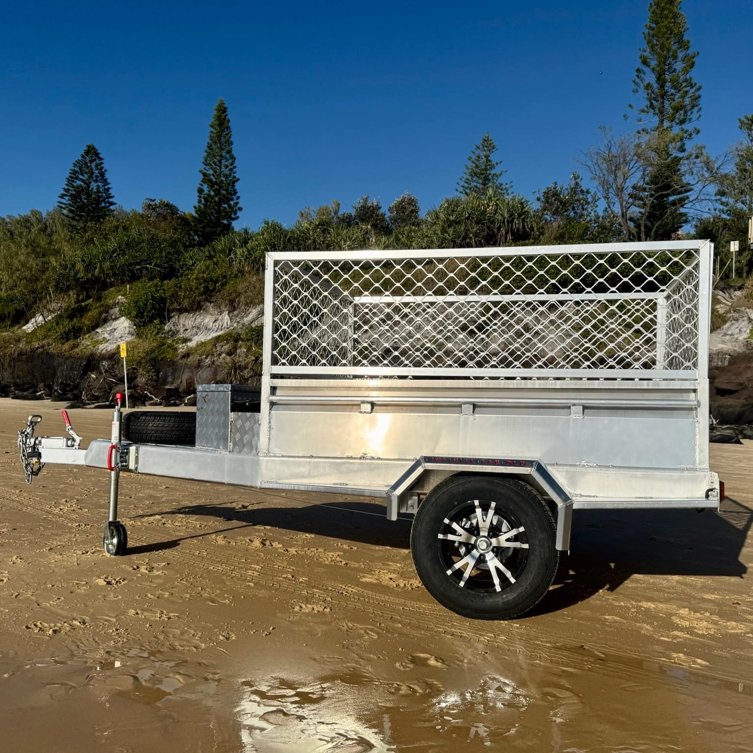infinite-fabrications-custom-aluminium-box-trailer-brisbane-side.jpg