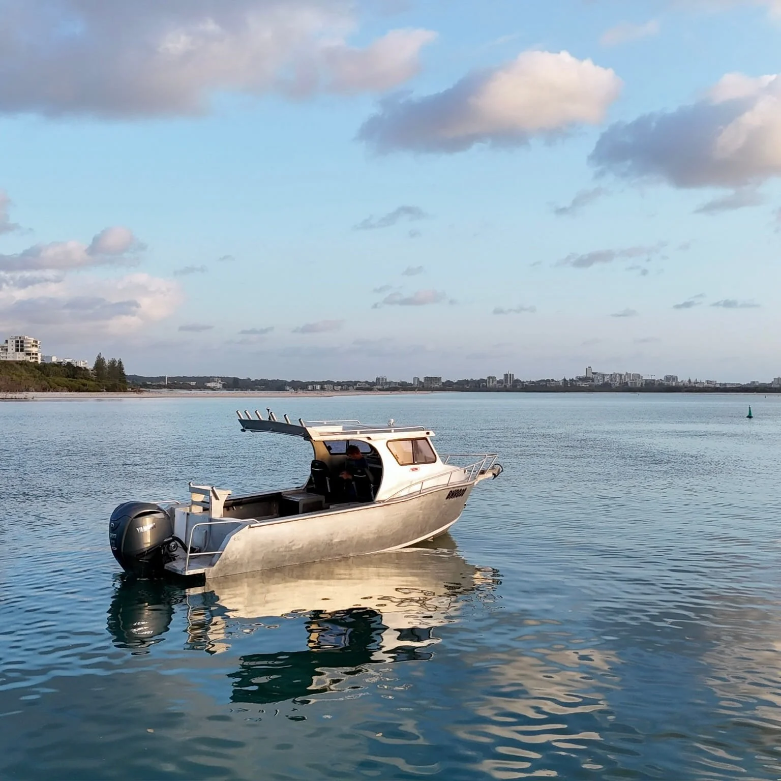 infinite-fabrications-custom-aluminium-boat-brisbane-on-water-rear.jpg