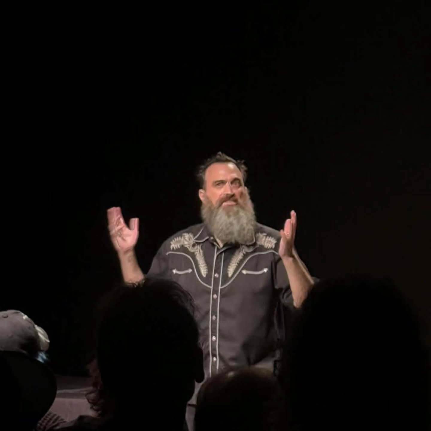 Sold-out Sunday night! Screams, laughs and a very funny spirit that had a great time with us. Tell your friends in New York the Something Spook off-Broadway premiere is Oct 24 at SoHo Playhouse!
🕯️😱🕯️
Congrats @staceypatino on producing this kille
