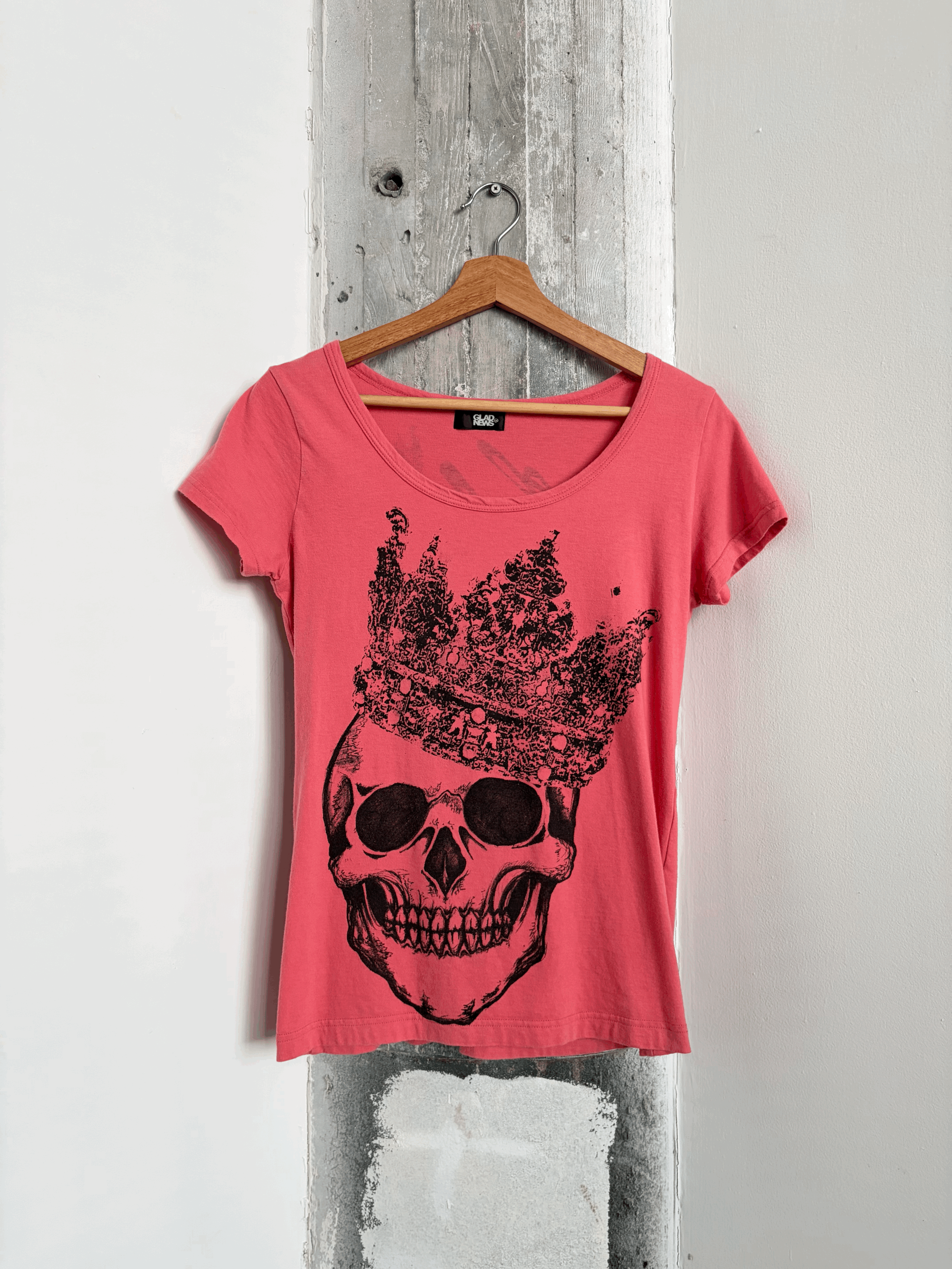 Glad News "skull & crown" tee