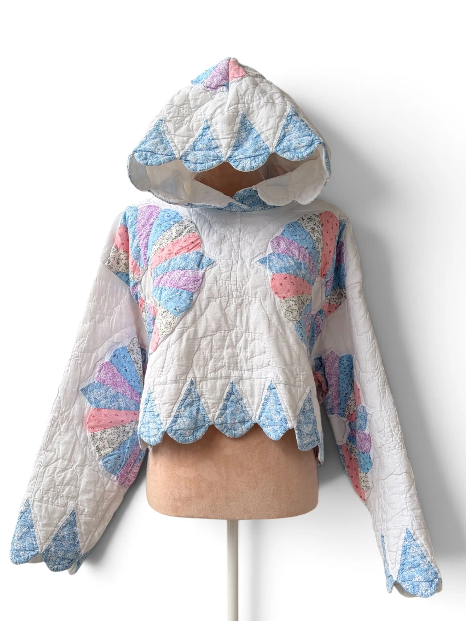 Scalloped Daydream | Vintage Cropped Hoodie | Oversized Fit M–XL