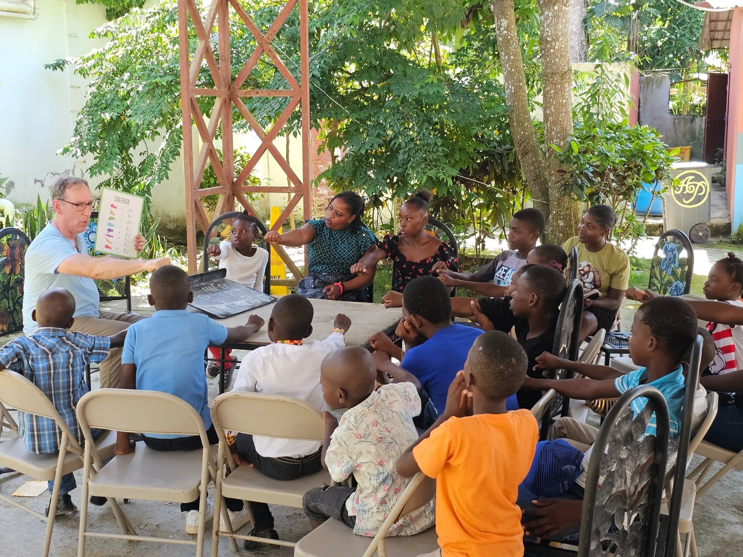 🎵 Music doesn&rsquo;t just bring a small community together&mdash;it brings the whole world together! 🌍✨
Meet Thomas Sperl, a double bassist with The Cleveland Orchestra. 
Tom has been part of a small group that works in a mountain village in Haiti