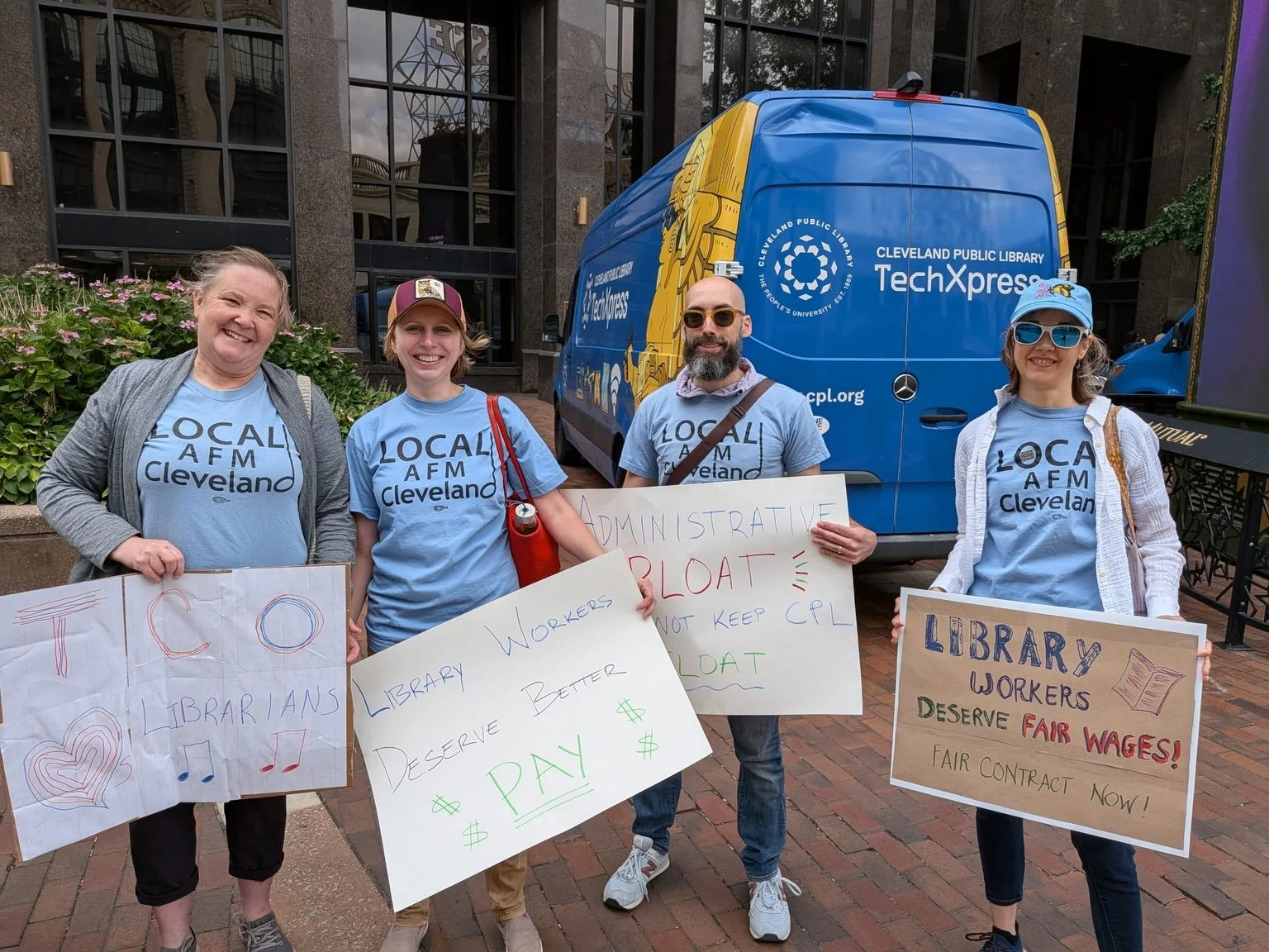 This afternoon, The Cleveland Orchestra members Katherine Bormann, Emma Shook, Michael Ferraguto, and Kathy Collins stood in solidarity with Cleveland Public Library workers. We support their fight for a fair contract and living wages. 🎻📚 #FairCont