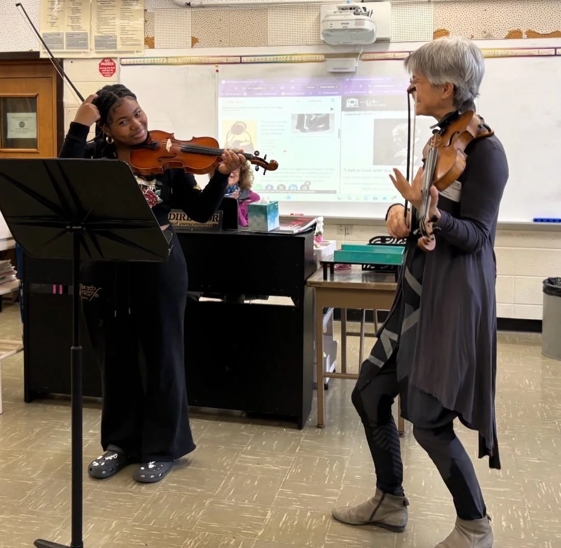 Pure inspiration at Brush High School!🎻✨
Last week, pianist Laura Silverman and The Cleveland Orchestra violinist Isabel Trautwein visited director Kristina Baric and her amazing orchestra students.
They performed pieces by Dolores White, Fritz Krei