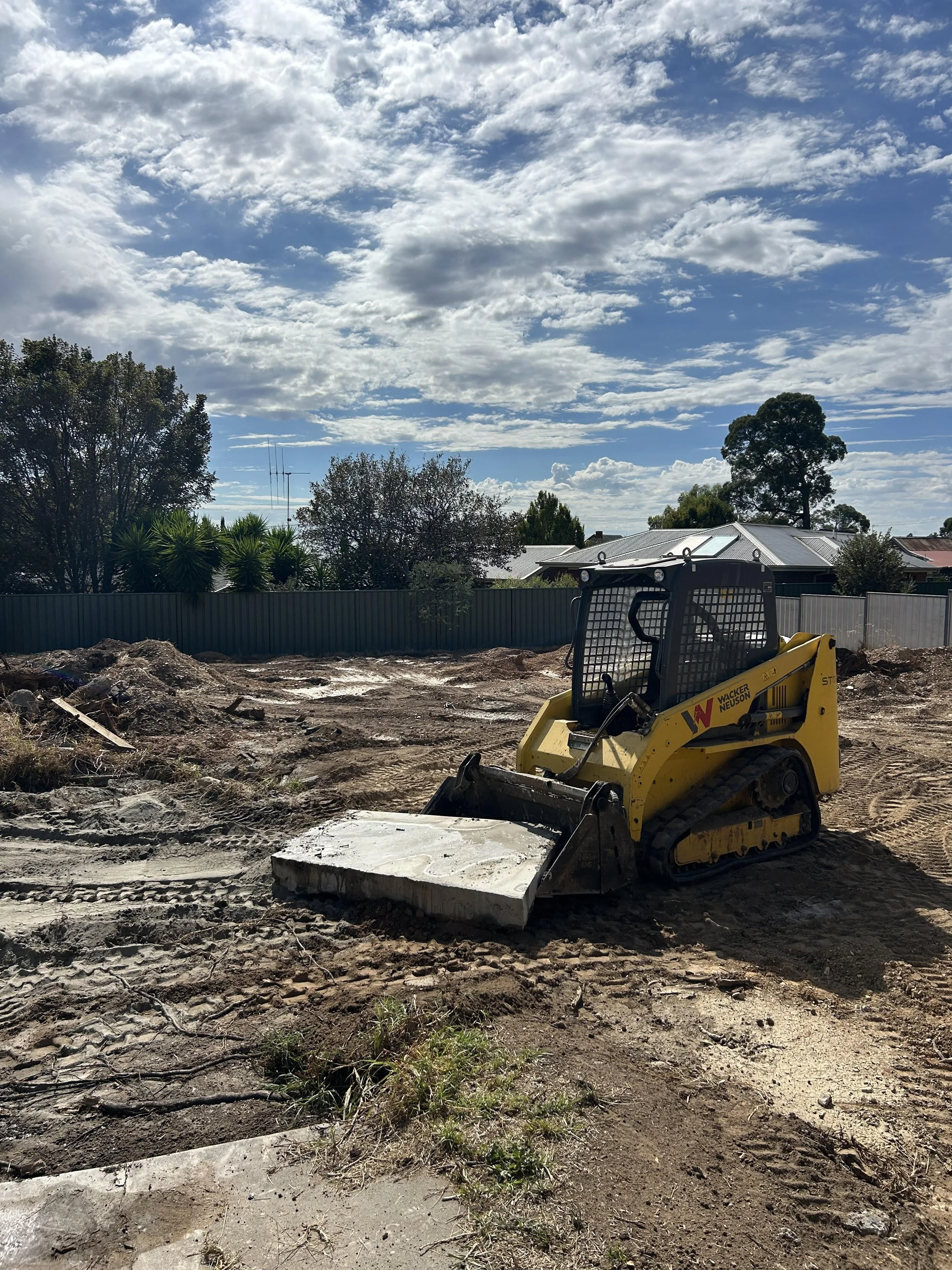 Nice clean up at this soon to be 2 block subdivision in Bendigo. All sorts of material taken away from this site, dirt, concrete, metal, timber and pulled up the driveway. Now ready for the next part of the process.