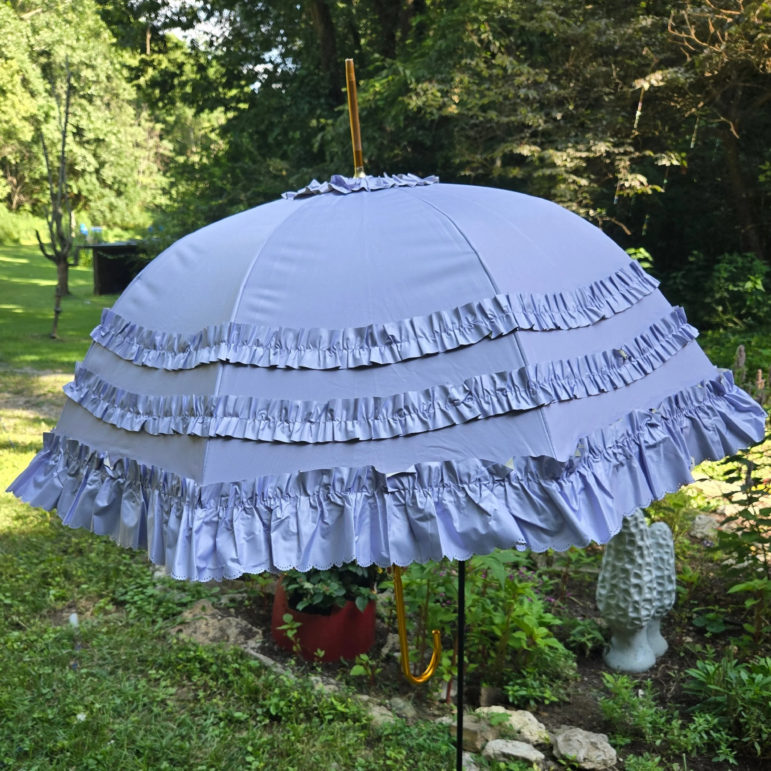 LavenderGoldHandleTripleFrill.JPG