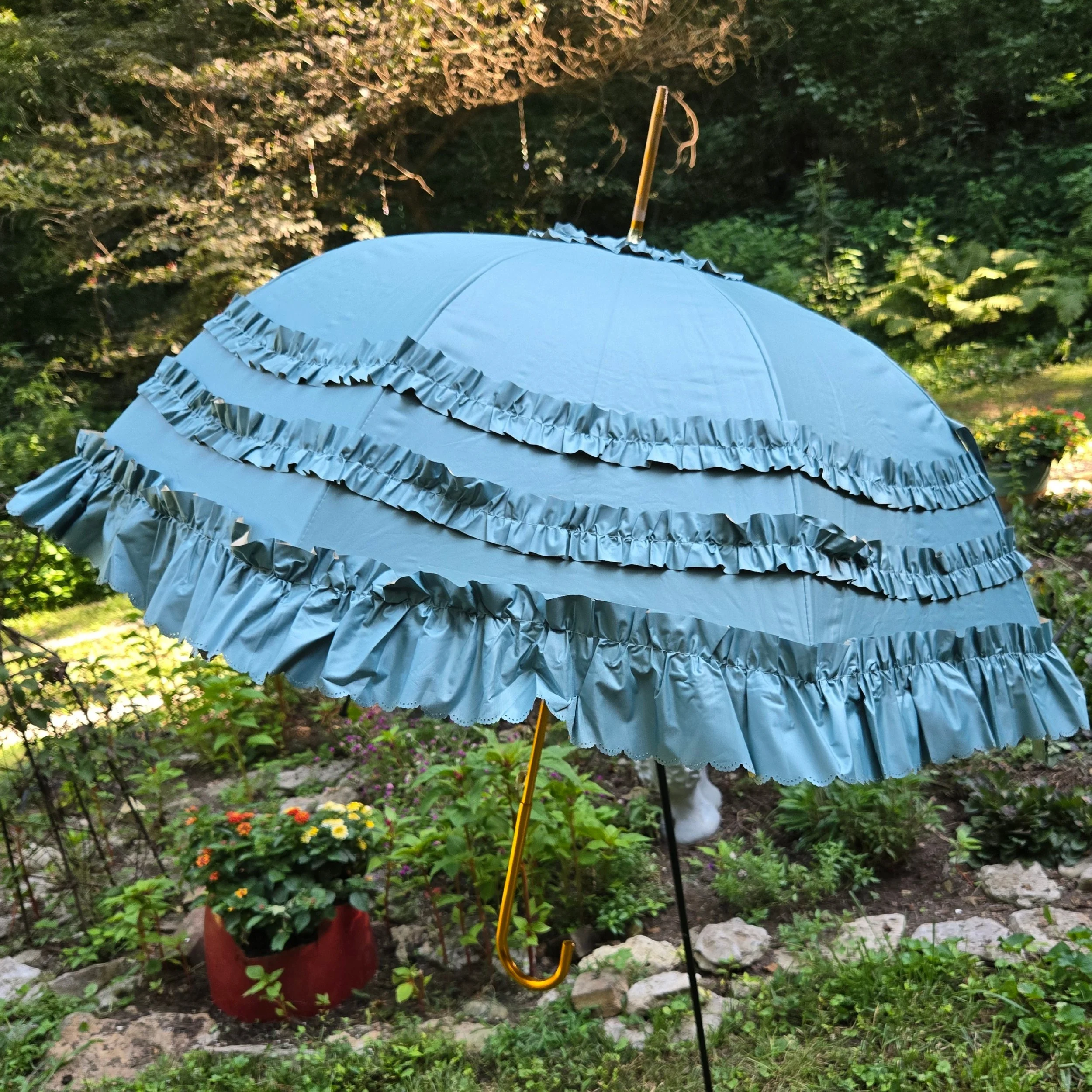 BlueGreenGoldHandleTripleFrill.JPG