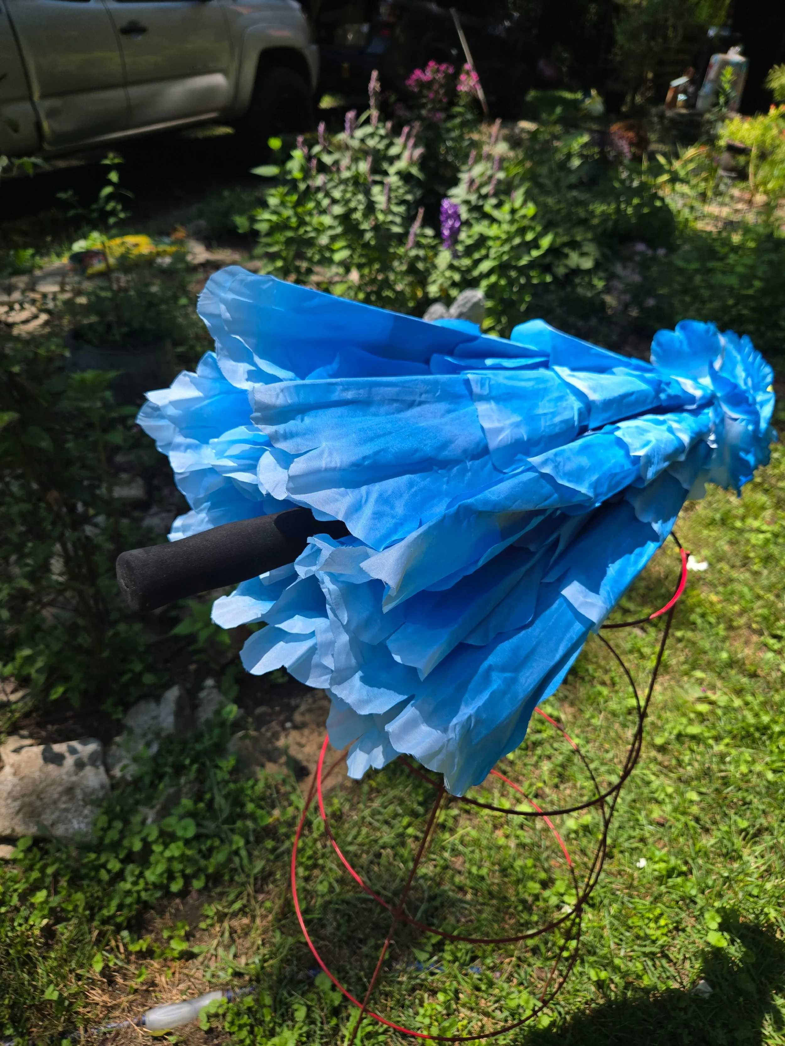 FlowerParasolBlueClosed.JPG
