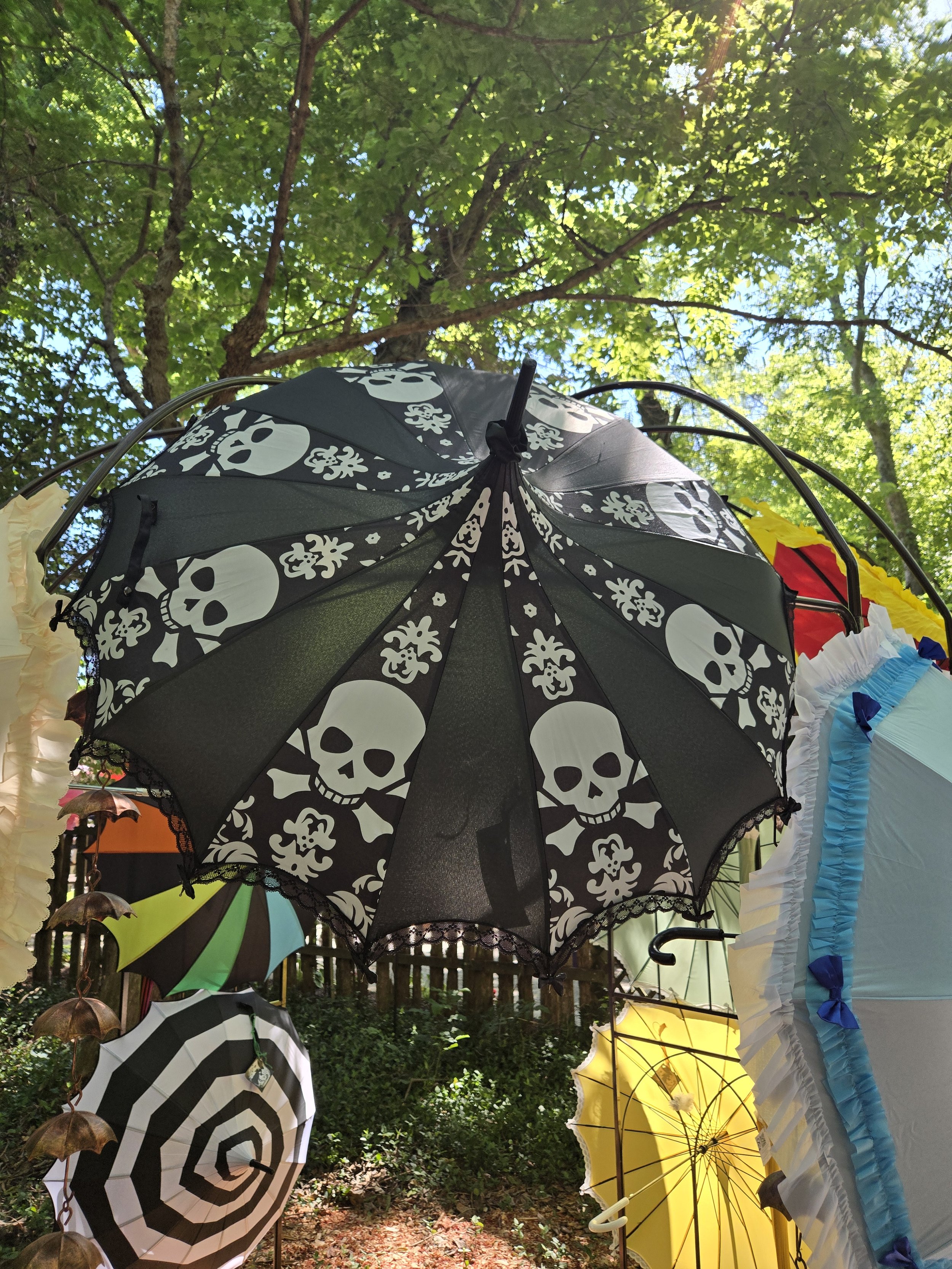 Skull & Crossbones Parasol with lace trim, White on Black