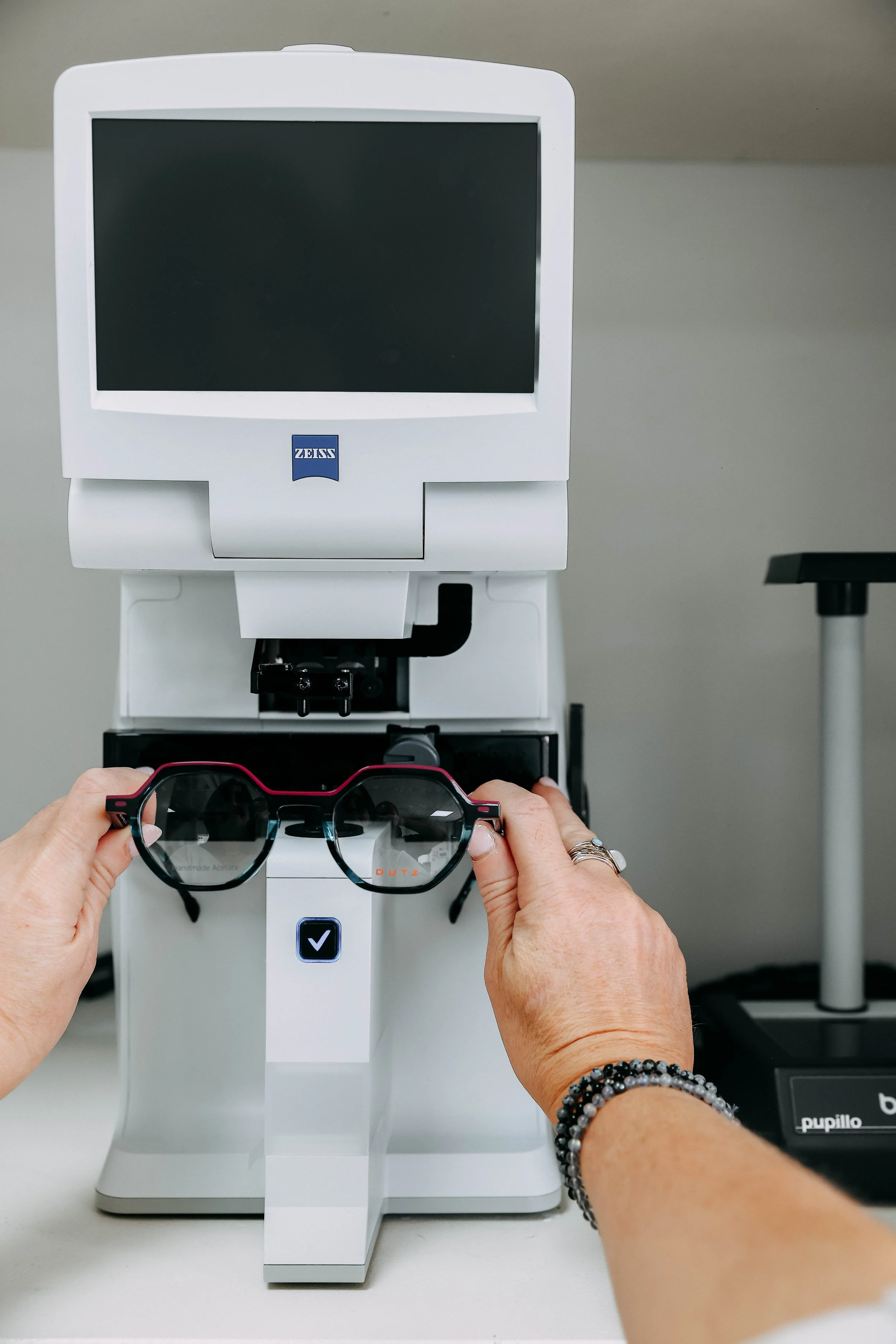 Lens replacement for glasses in Mansfield