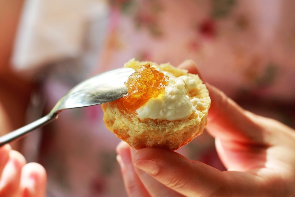 Scone+hand.jpg