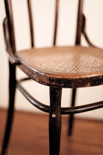 Chaise en bois avec siège en canne, extérieur ou intérieur