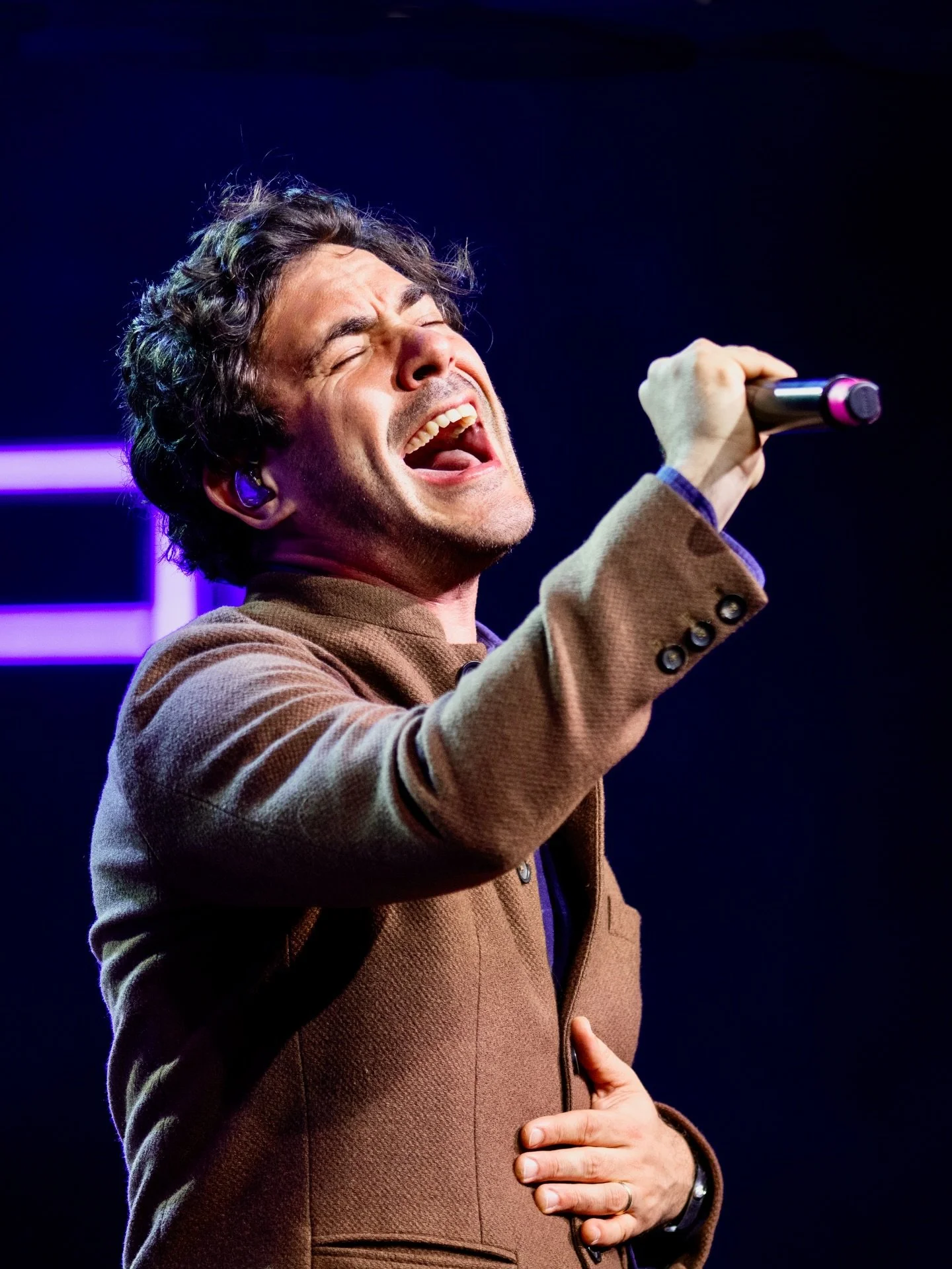 Capital Jam: 9 nuovi appuntamenti speciali dal 18 novembre 2025 al 25 marzo 2026 alla Cattedrale della Fabbrica del Vapore di Milano.

 A condurre Luca De Gennaro affiancato da una band diretta da Vittorio Cosma e, ogni serata, due ospiti speciali di