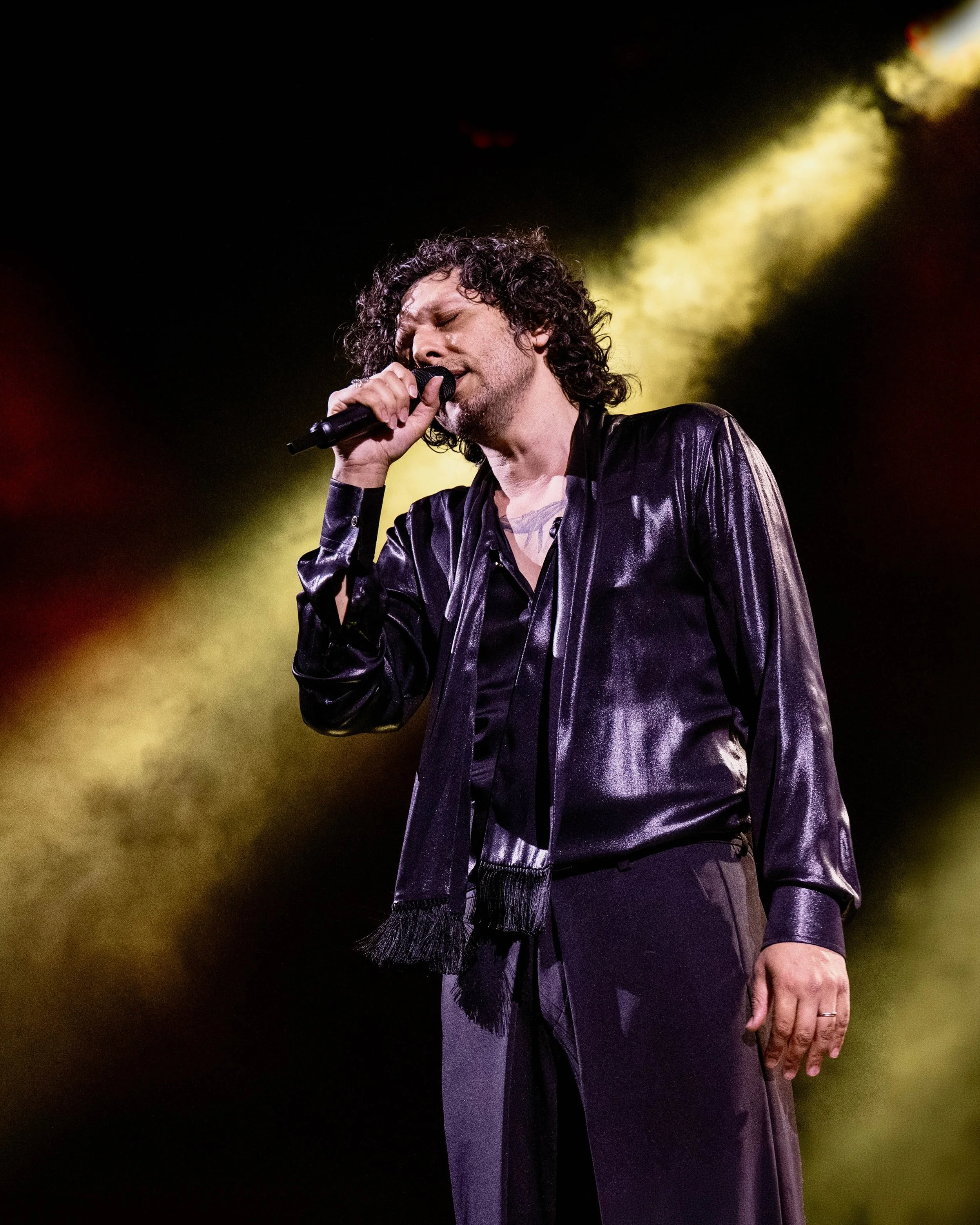 L&rsquo;Abbraccio di Ermal Meta al pubblico del Fabrique Milano 
 ERMAL META - LIVE CLUB 2026
FABRIQUE MILANO 
12 Maggio 2026

- Photo @project_photo.it 
@ermalmetamusic 
@friendsandpartners 
@fabrique_milano 
#ermalmata #friendsandpartners #fabrique