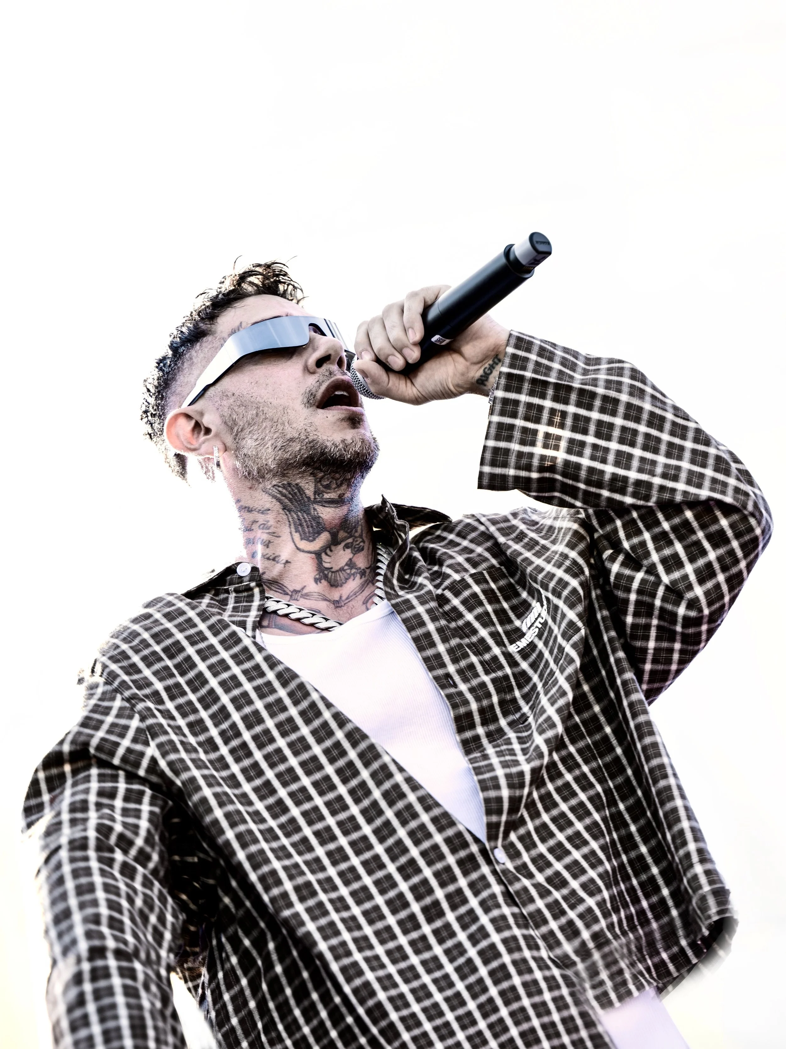 Attitudine, barre pesanti e la nitidezza di un impatto live che definisce la scena. @emiskilla dal vivo al Party Like a Deejay di Milano

Party Like a  Deejay
07 Giugno 2026
Arco della Pace 
@project_photo.it per @inchiostrosonoro 

@emiskilla 
@radi