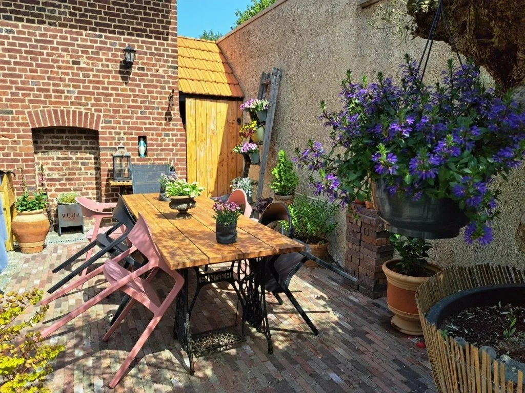 B&B-Aan-de-Bogen-Nieuwstadt-Tuintafel.jpg