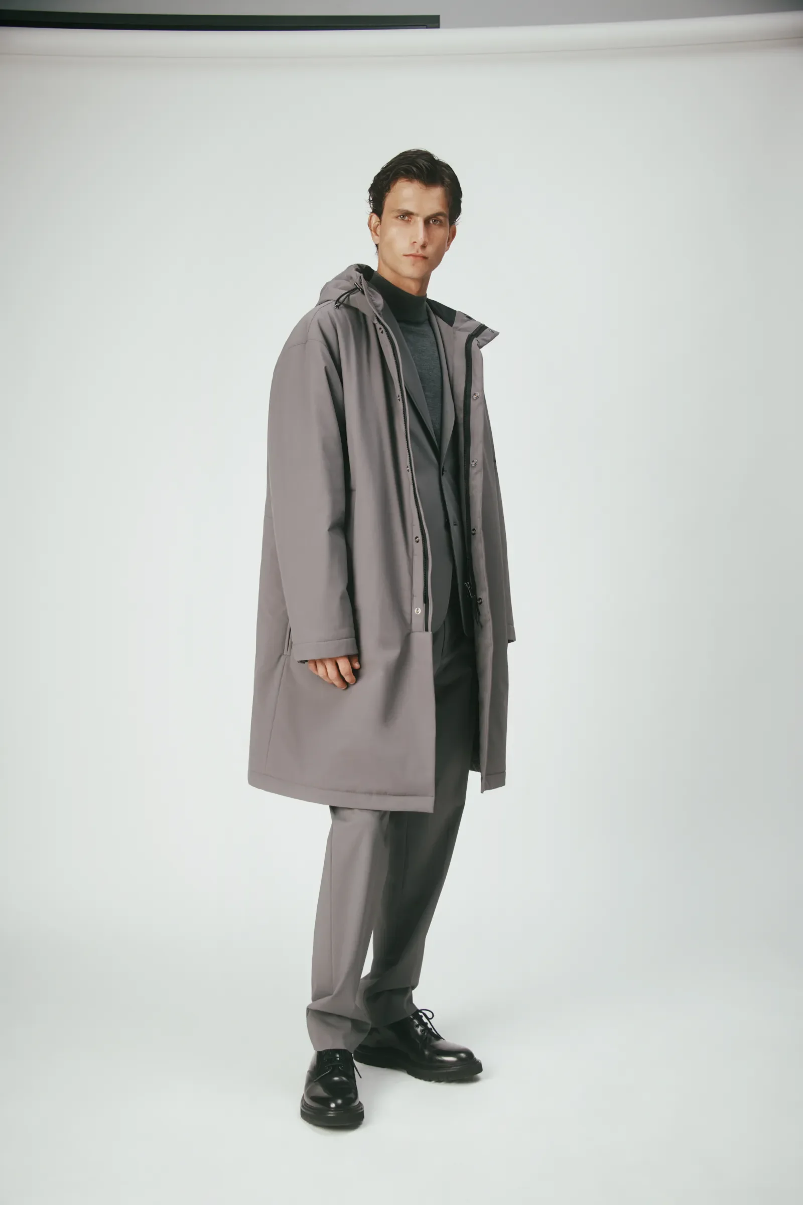 00009-theory-fall-2026-menswear-credit-brand.webp