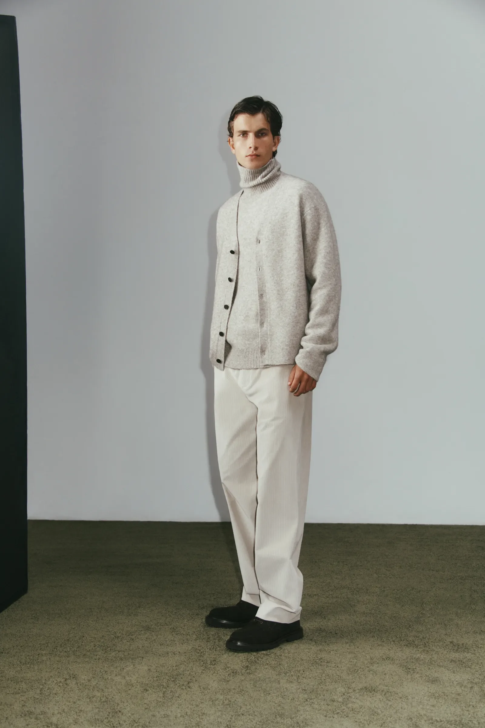 00007-theory-fall-2026-menswear-credit-brand.webp