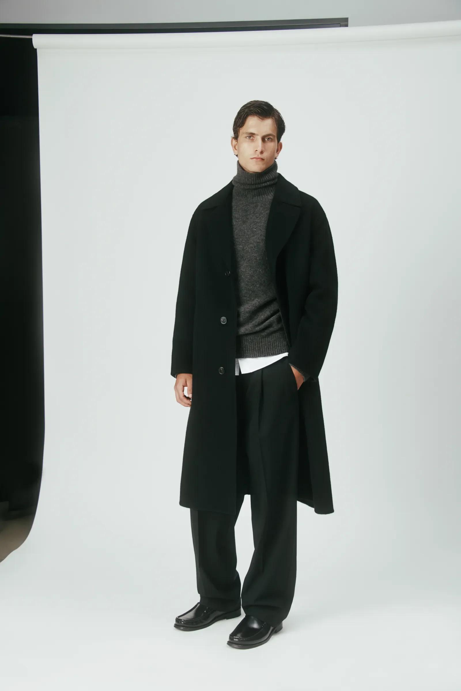 00001-theory-fall-2026-menswear-credit-brand (1).webp