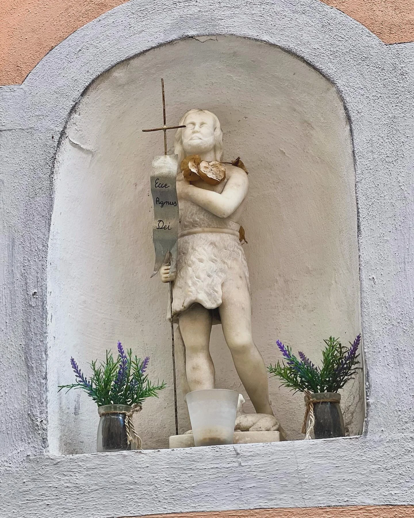 One thing we can transplant from Europe to the US immediately&hellip;Saints and the holy family on every street corner protecting the city and its people.
.
.
.
#holycity #catholic #catholiclifestyle #catholichurch #prayer #saint #holyfamily #catholi