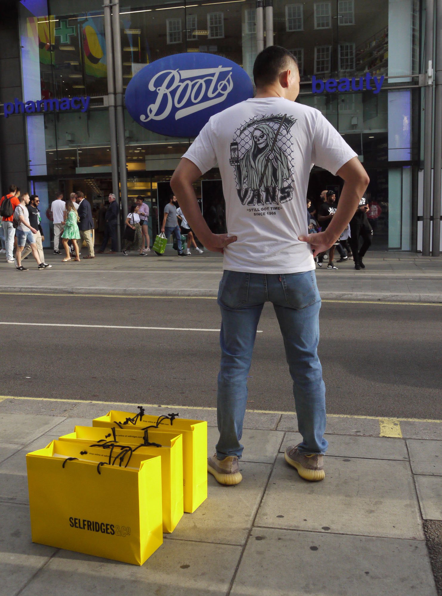 Bob Watkins    P1180959P1220117   Oxford Street Death with Selfridges bags  September  2022  .jpg