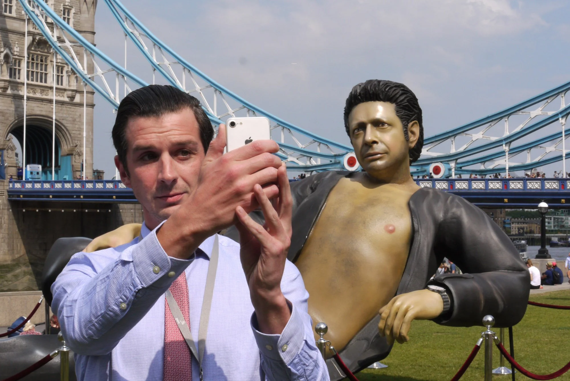 Bob Watkins P1100104 Selfie with Jeff Goldblum statue at Tower Bridge July 2018 .jpg
