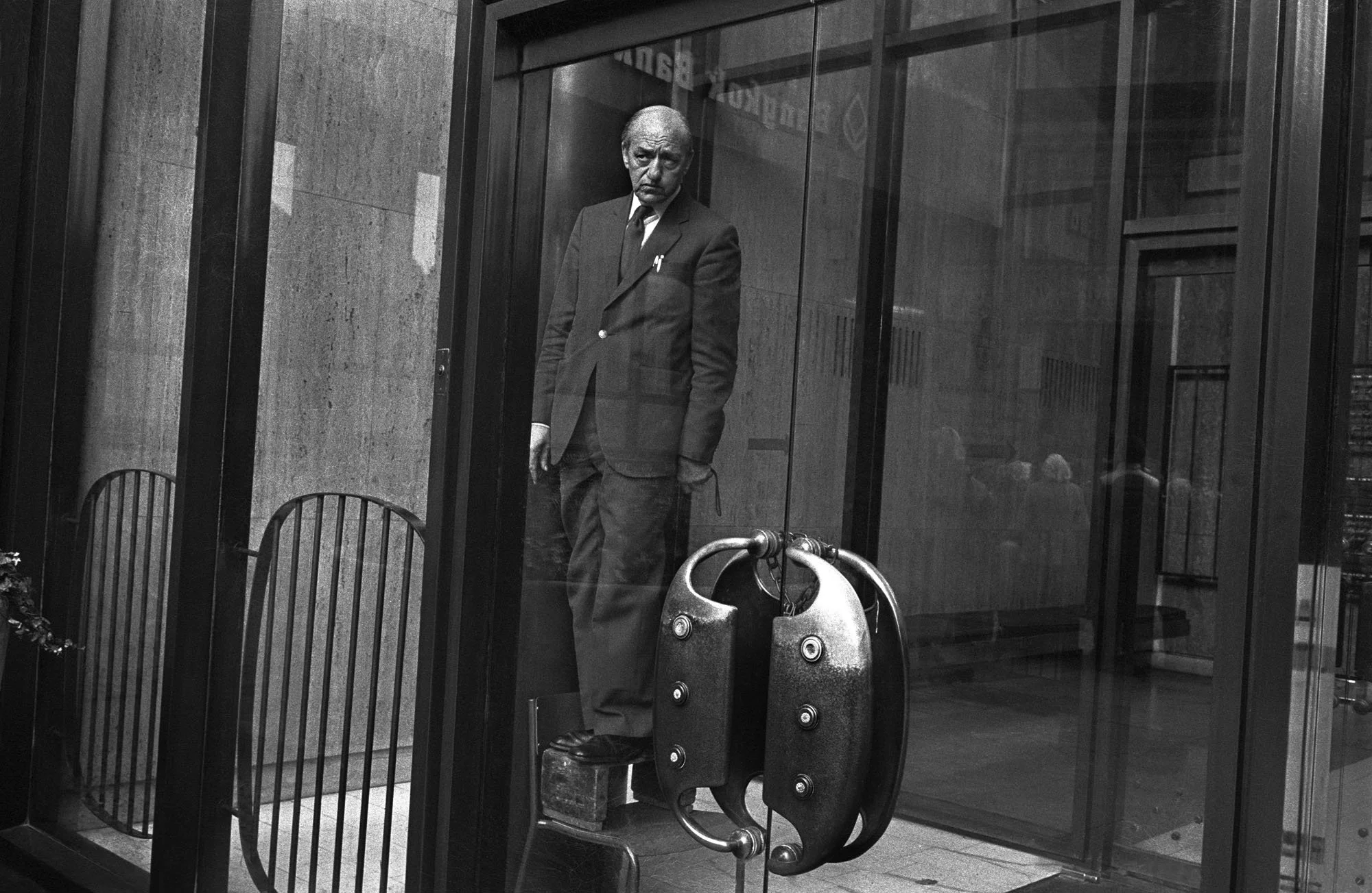 Bob Watkins  Man watching the Lord Mayors Show procession in Fleet Street London  Nov 77  Neg 25 68 1 Nov81Neg-63-4.jpg