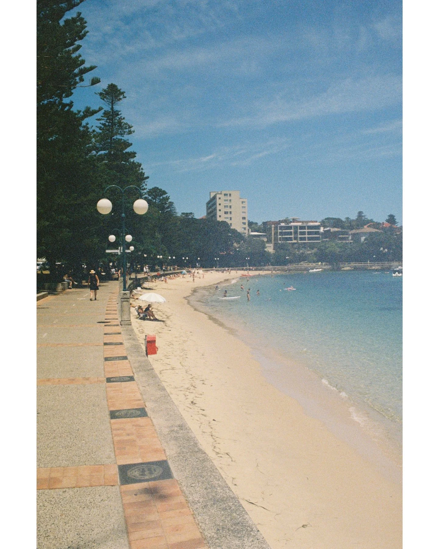 Sydney no.34

33&deg;48&rsquo;02.03 S | 151&deg;17&rsquo;09.15 E 

#leicar3&nbsp;#kodakcolourplus200&nbsp;#onfilm&nbsp;#analog&nbsp;#filmgrain