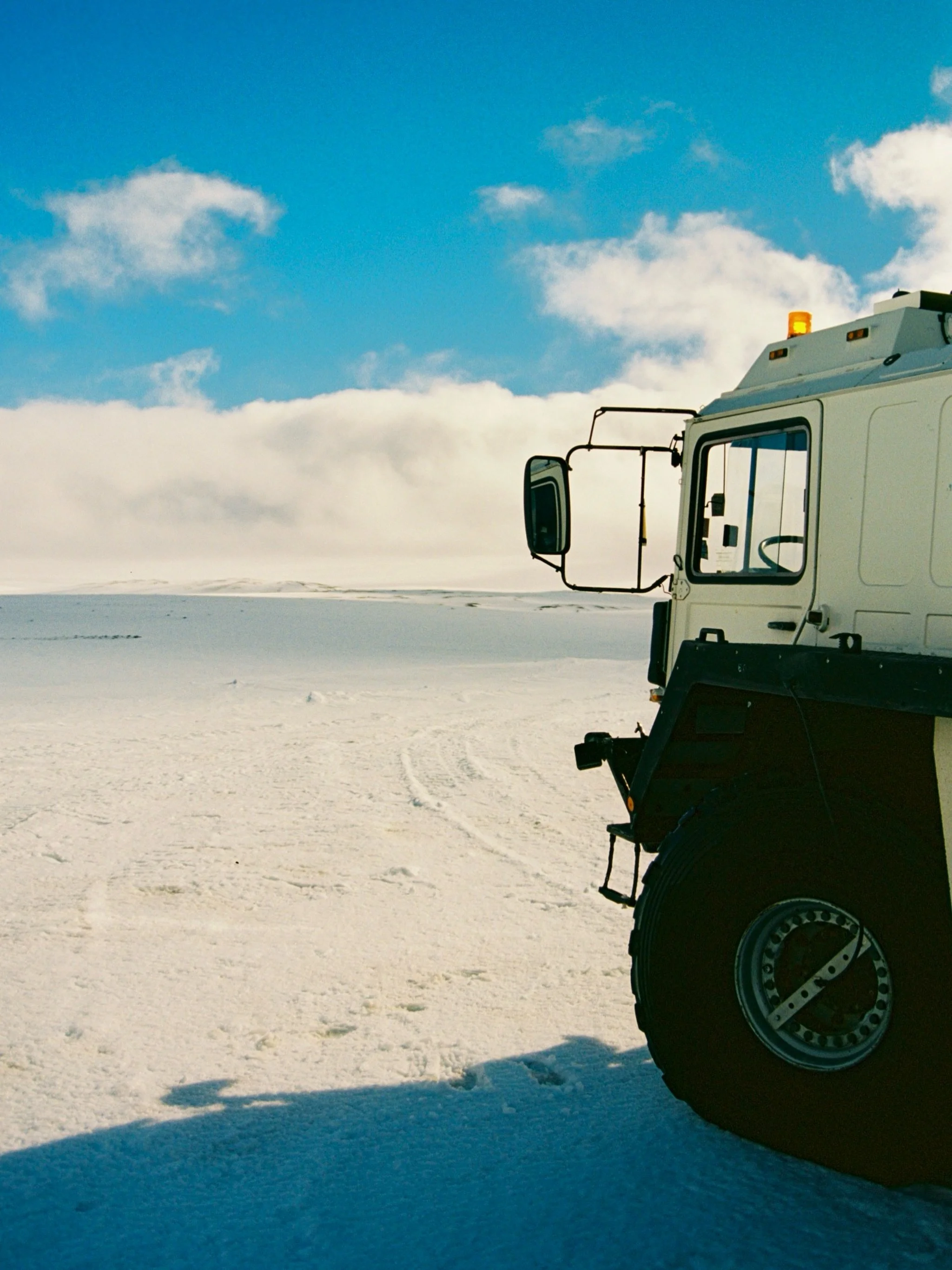 The ex-nato missle transporters make great buses. 
Iceland Saga 🇮🇸

#canoneos600 #kodakektar100 #analog #35mmfilm #filmisnotdead