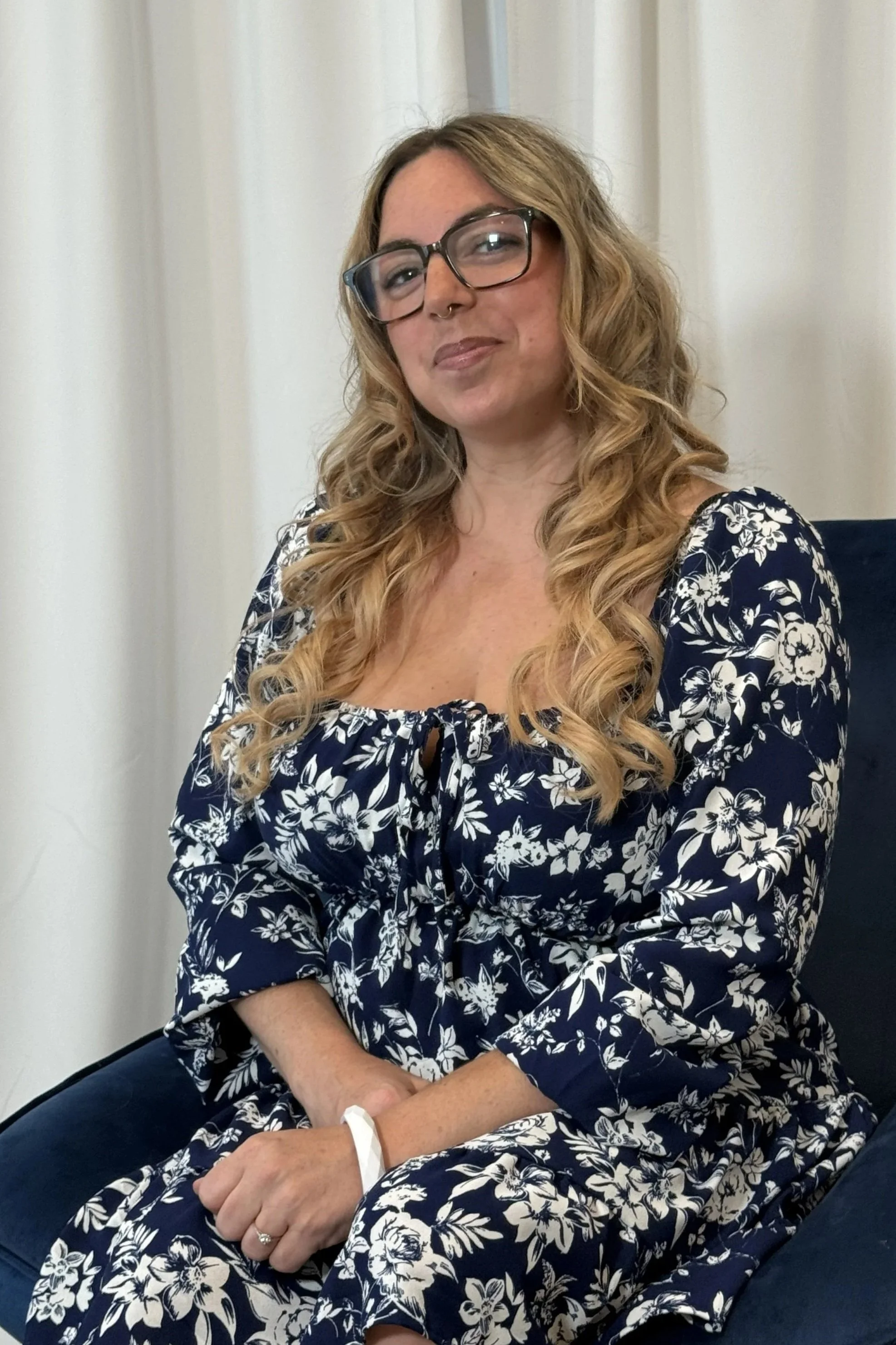 Portrait de Myriam, massothérapeute et spécialiste en soins esthétiques et médico-esthétiques chez L’Infini en Soi à Mascouche.