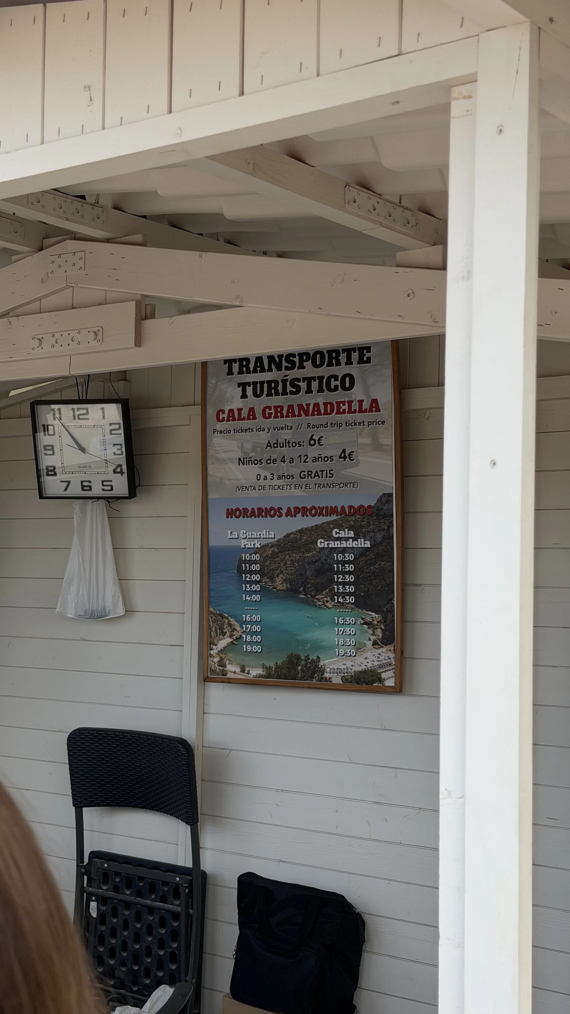 Cartel de precios de bus turísticos