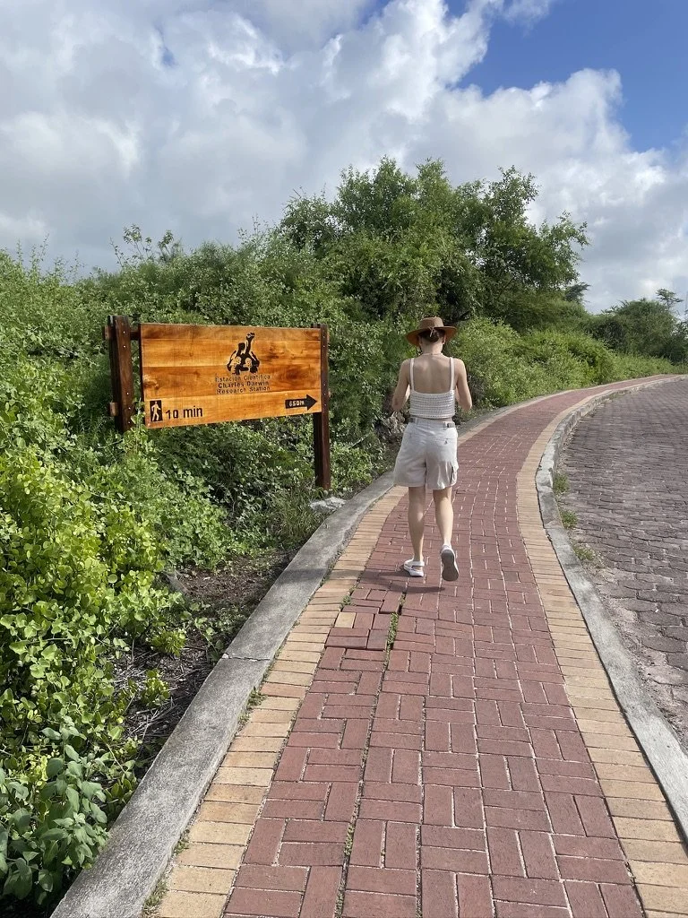 Entrada a la Estación Charles Darwin en Santa Cruz, Galápagos - Ecuador