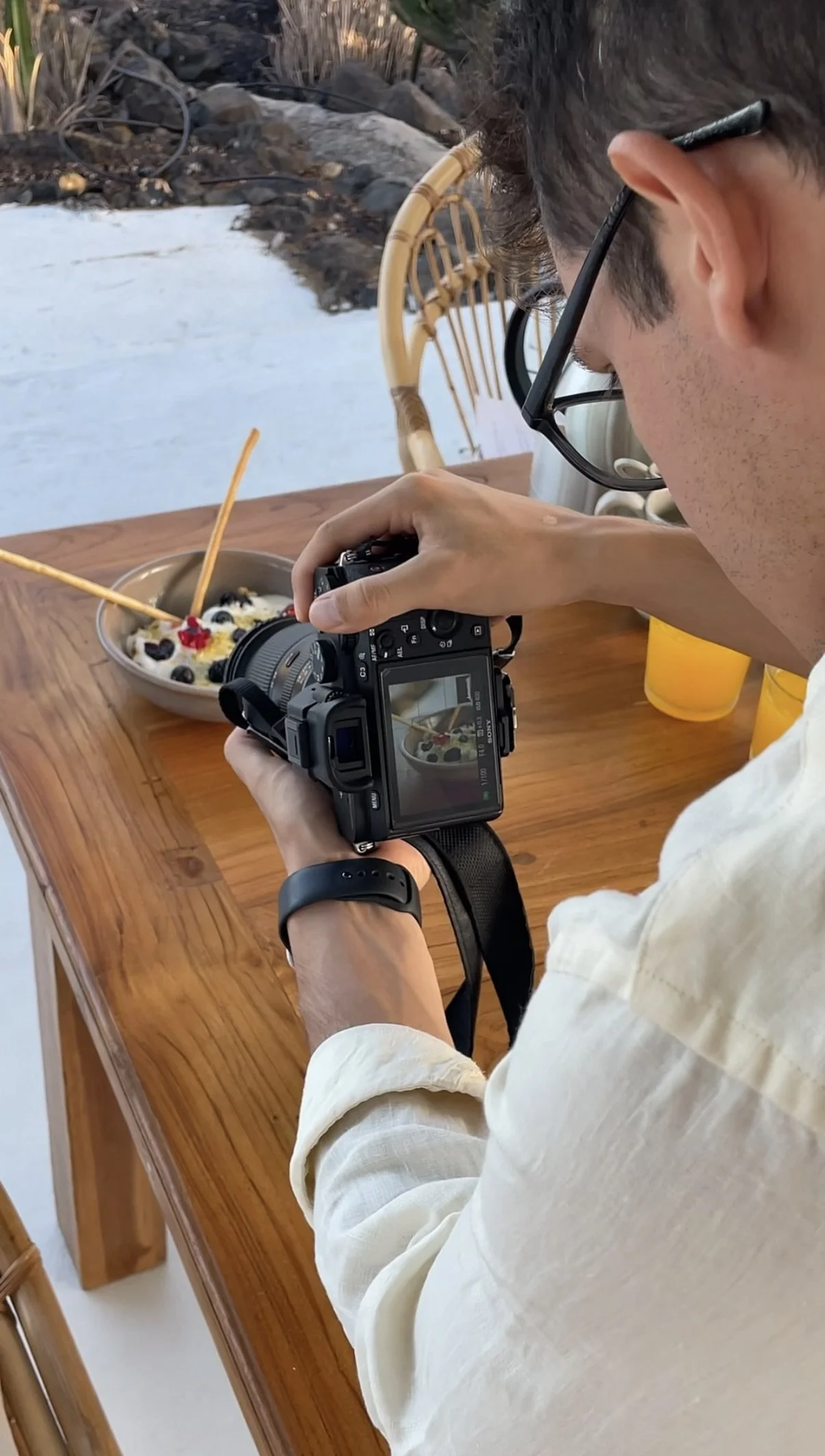 fotógrafo haciendo una foto de comida