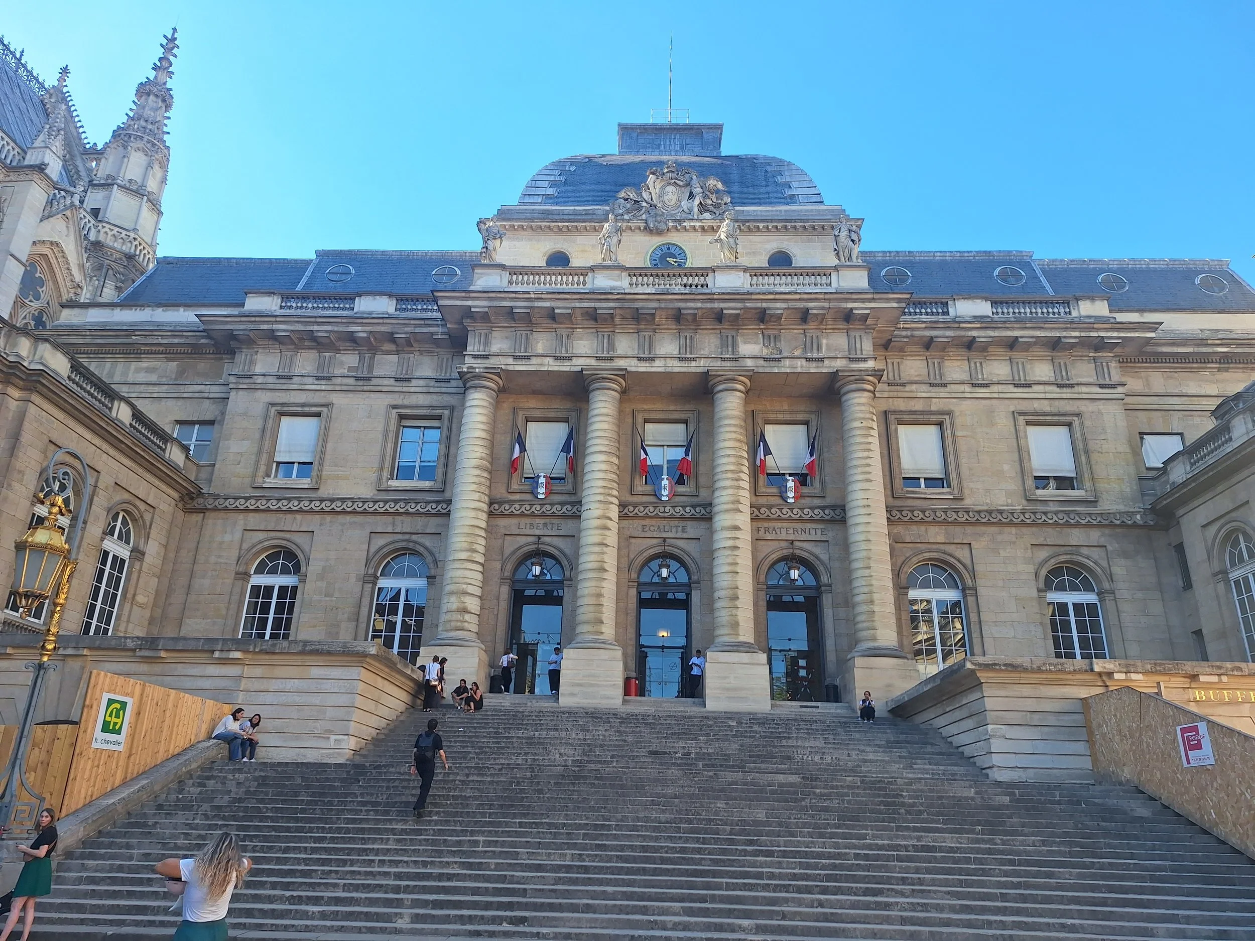 Le Palais de Justice de Paris est-il toujours en activité ?