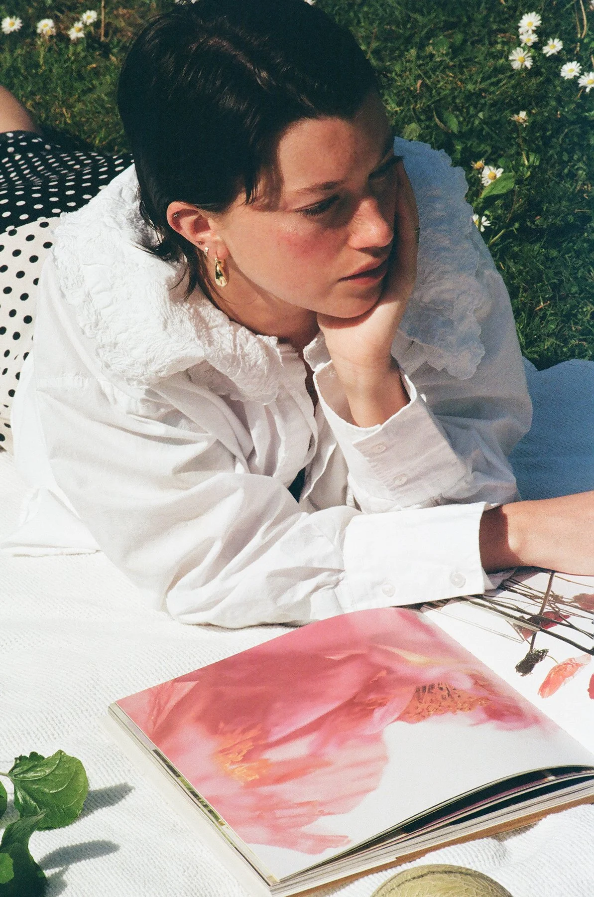 femme-argentique-livre-rose-blanc.JPG