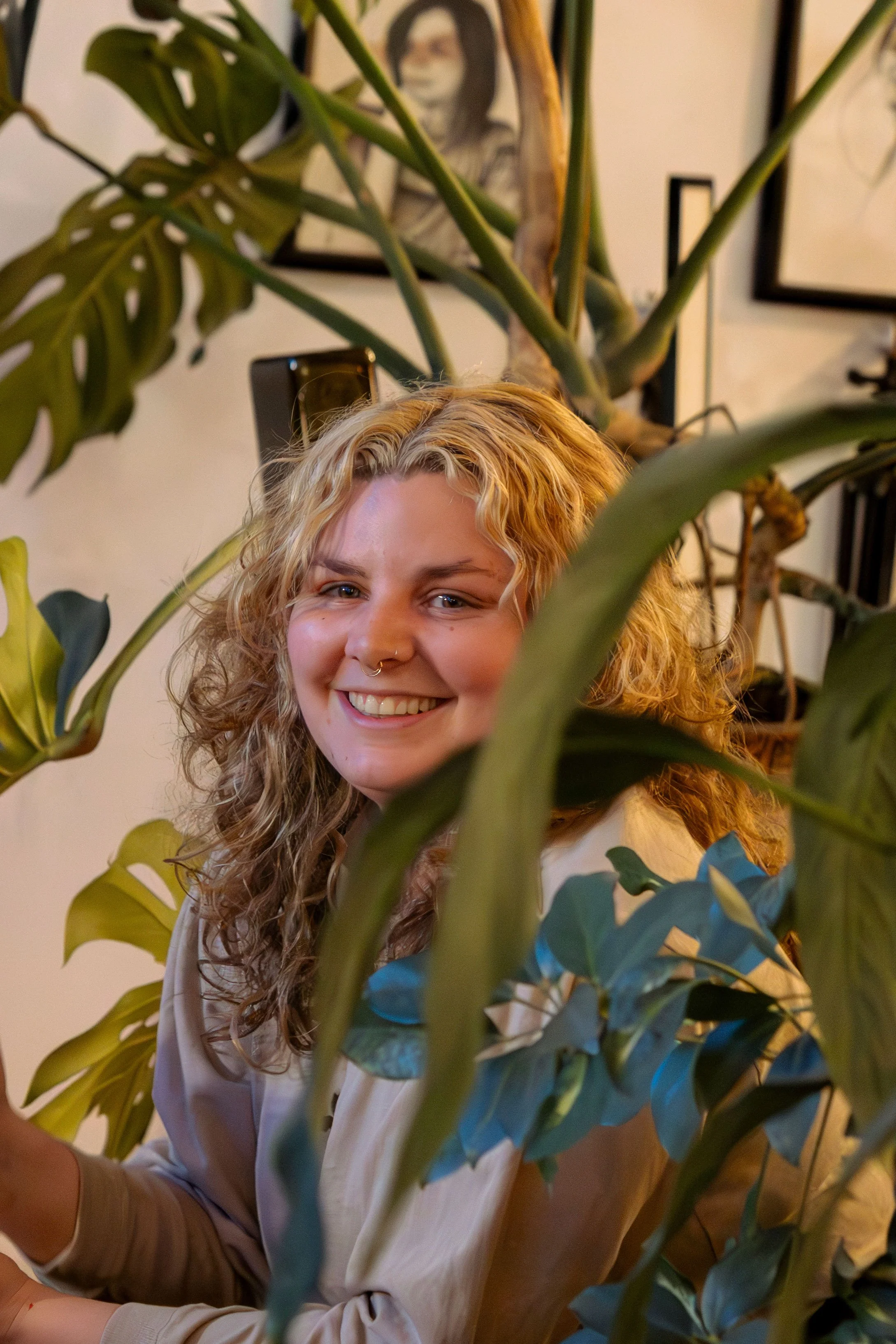 Une jeune femme qui cherchait un atelier d'écriture mêlant soirée cartomancie et tatouages à Montréal.