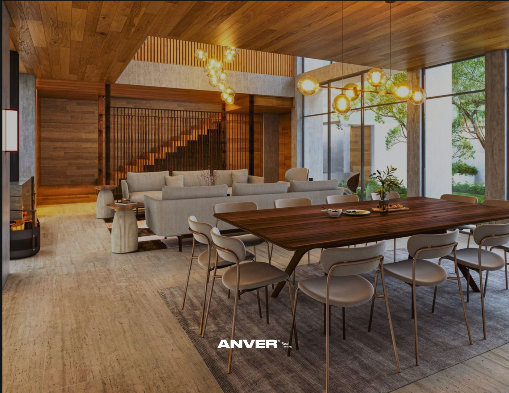 Interior moderno de sala y comedor con muebles blancos, mesa de madera y lámparas colgantes de vidrio, ventanas grandes con vista a árboles.