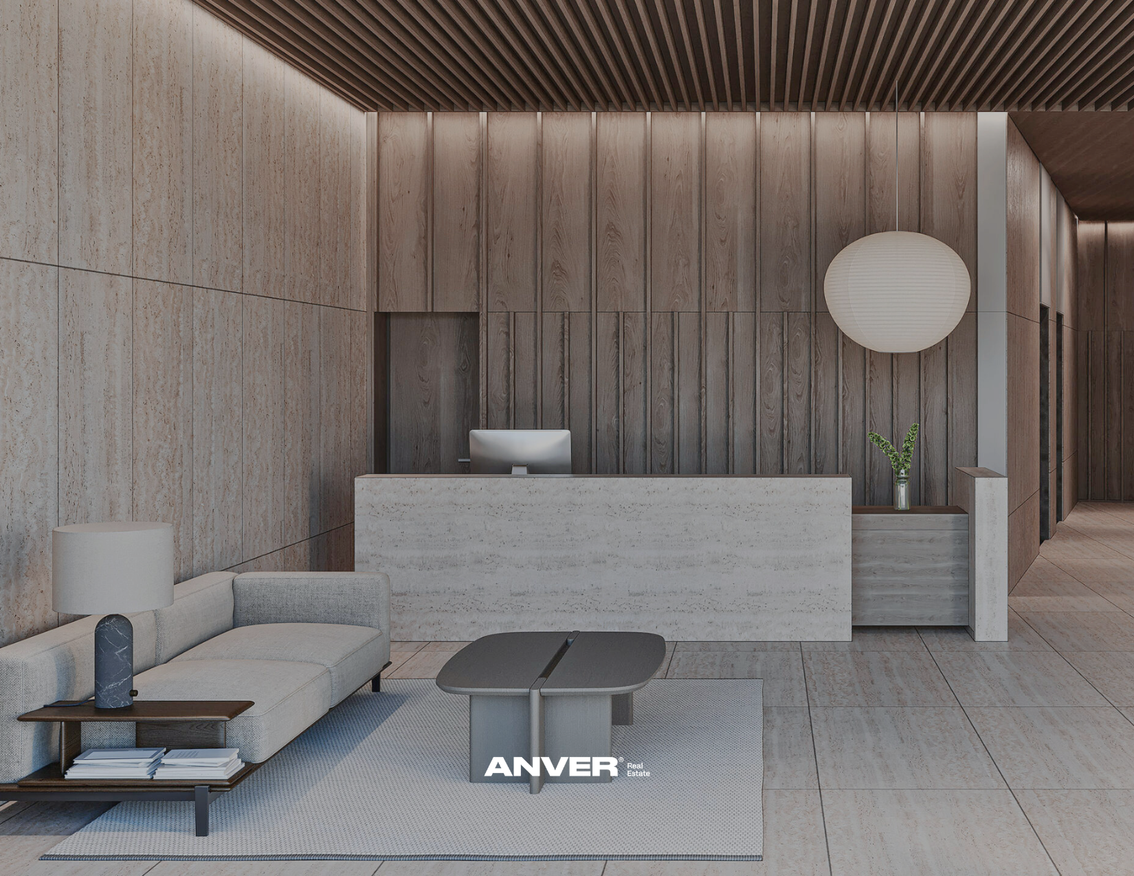 Vestíbulo de oficina con pared de madera, recepción de mármol, sofá gris, lámpara, mesa de centro, planta y decoración moderna.