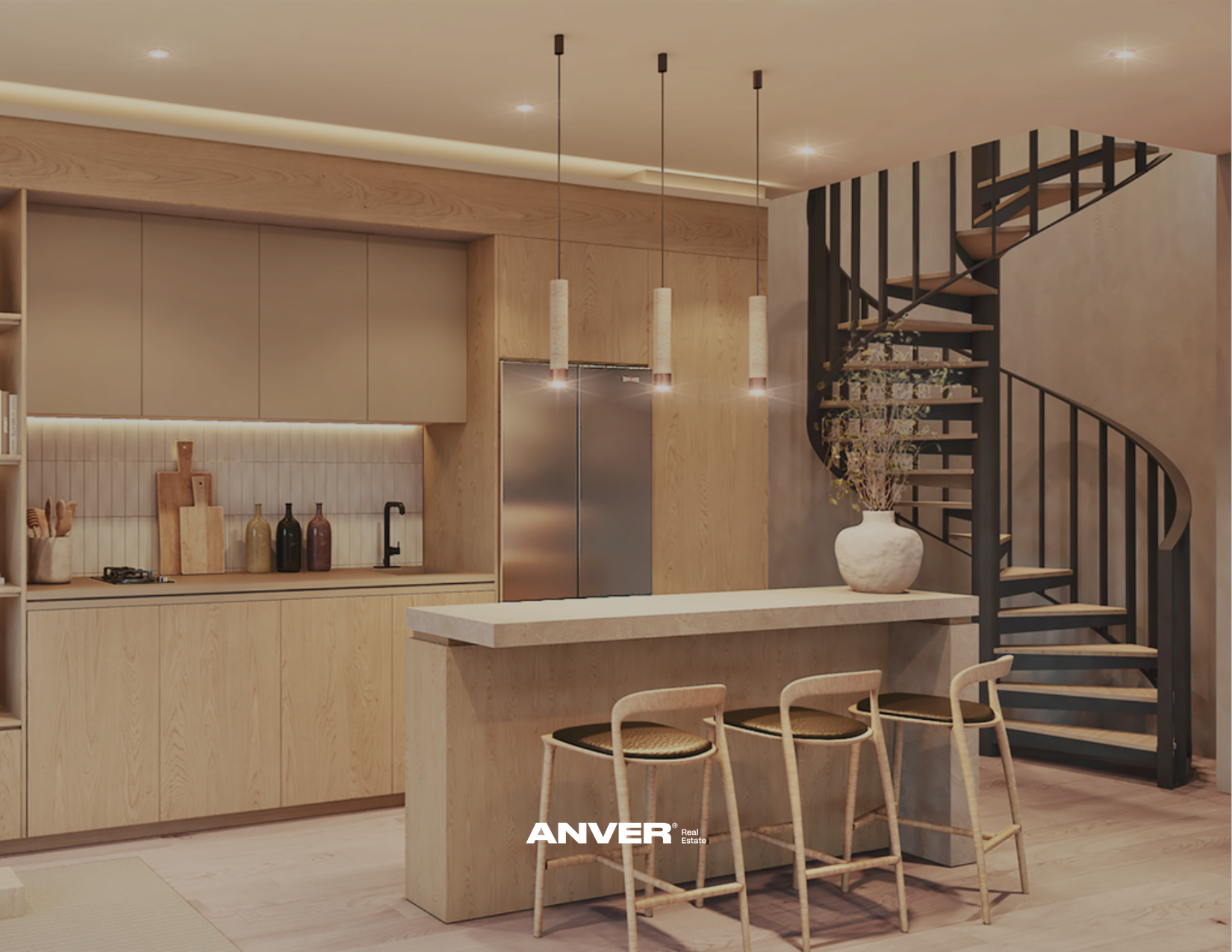 Cocina moderna con encimera de madera, estanterías abiertas, decoraciones en tonos neutros, lámparas colgantes y escaleras de giro de metal y madera.