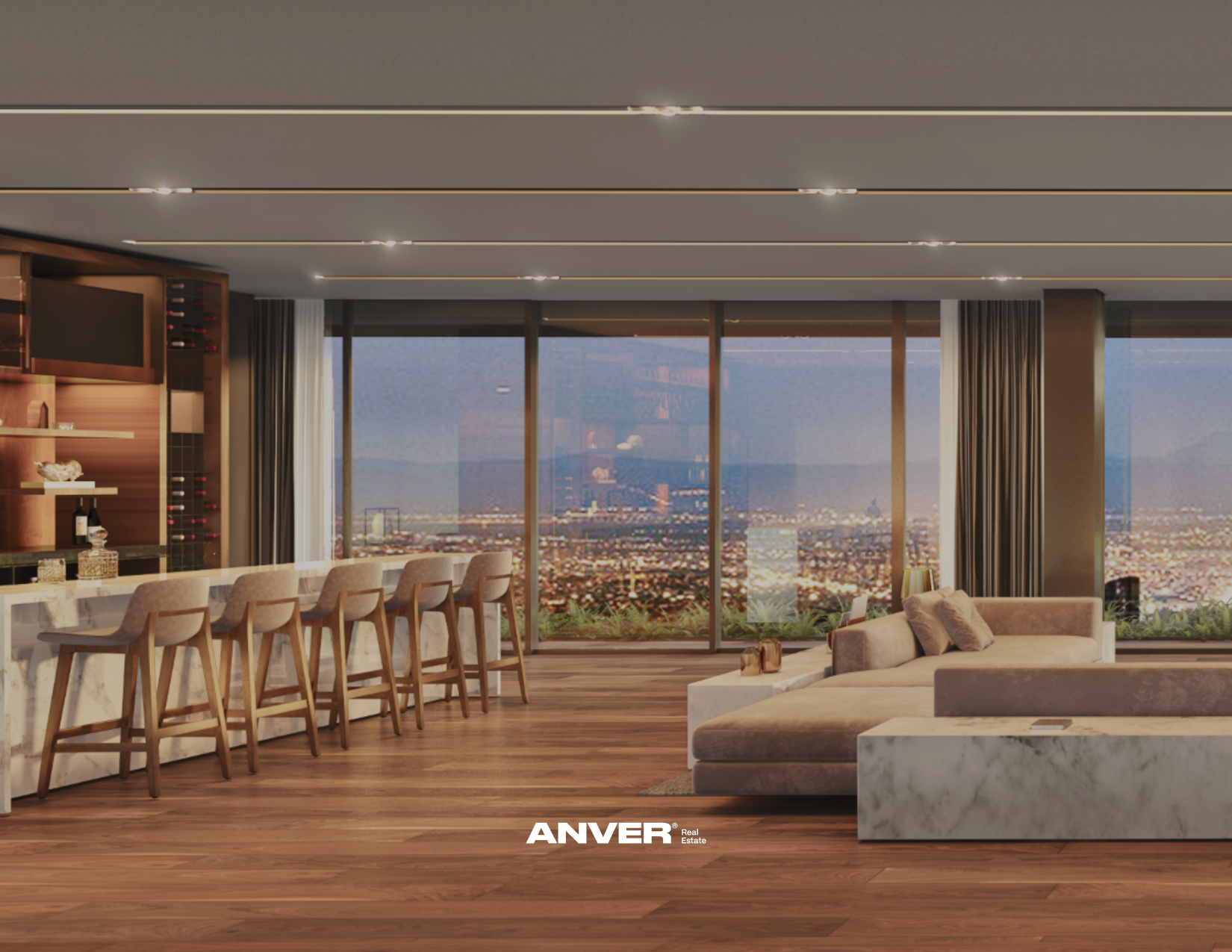 Interior elegante de apartamento con vista panorámica a la ciudad, área de sala con sofá y mesa de centro, barra de cocina con sillas de madera, estanterías de madera con vino y objetos decorativos, cortinas y ventanales grandes.