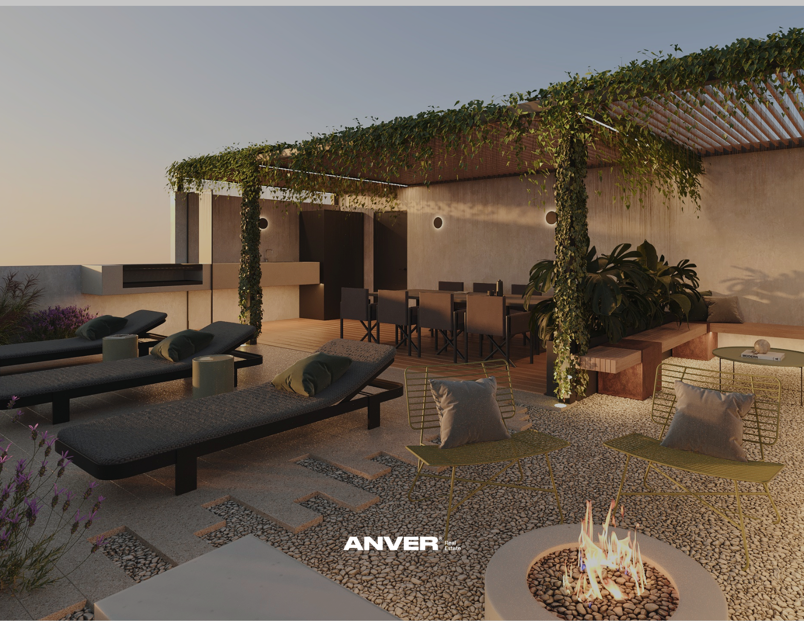 Terraza moderna con tumbonas, sillones, mesa y áreas de descanso, decorada con plantas y toldos verdes, con fogata encendida en primer plano, y vista del atardecer.