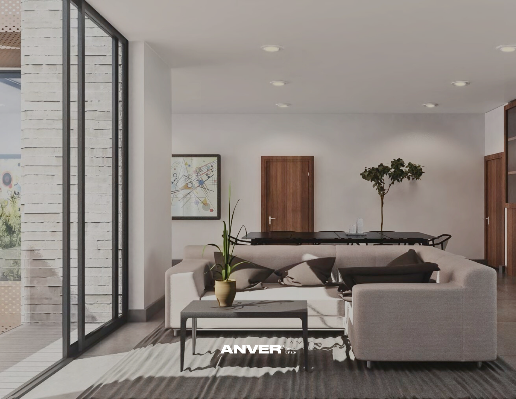 Interior de una sala moderna con sofá beige, mesa con jarrón de planta, pared con arte abstracto, mesa grande de comedor con plantas, en el fondo puertas de madera y pared blanca