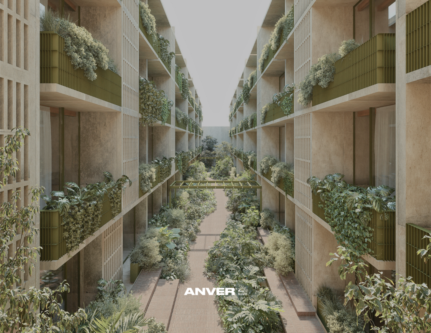 Vista de un edificio de varios pisos con balcones llenos de plantas y vegetación en el interior, con un camino en el centro rodeado de más vegetación.