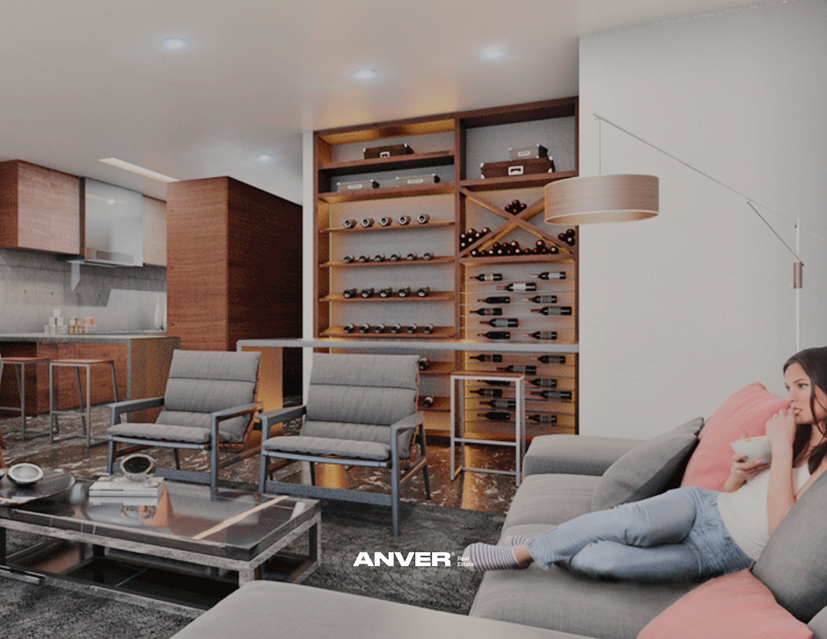 Sala moderna con sillones, mesa de centro, estantería con vinos y objetos decorativos, mujer sentada en sofá con tazón, ambiente cálido y elegante.