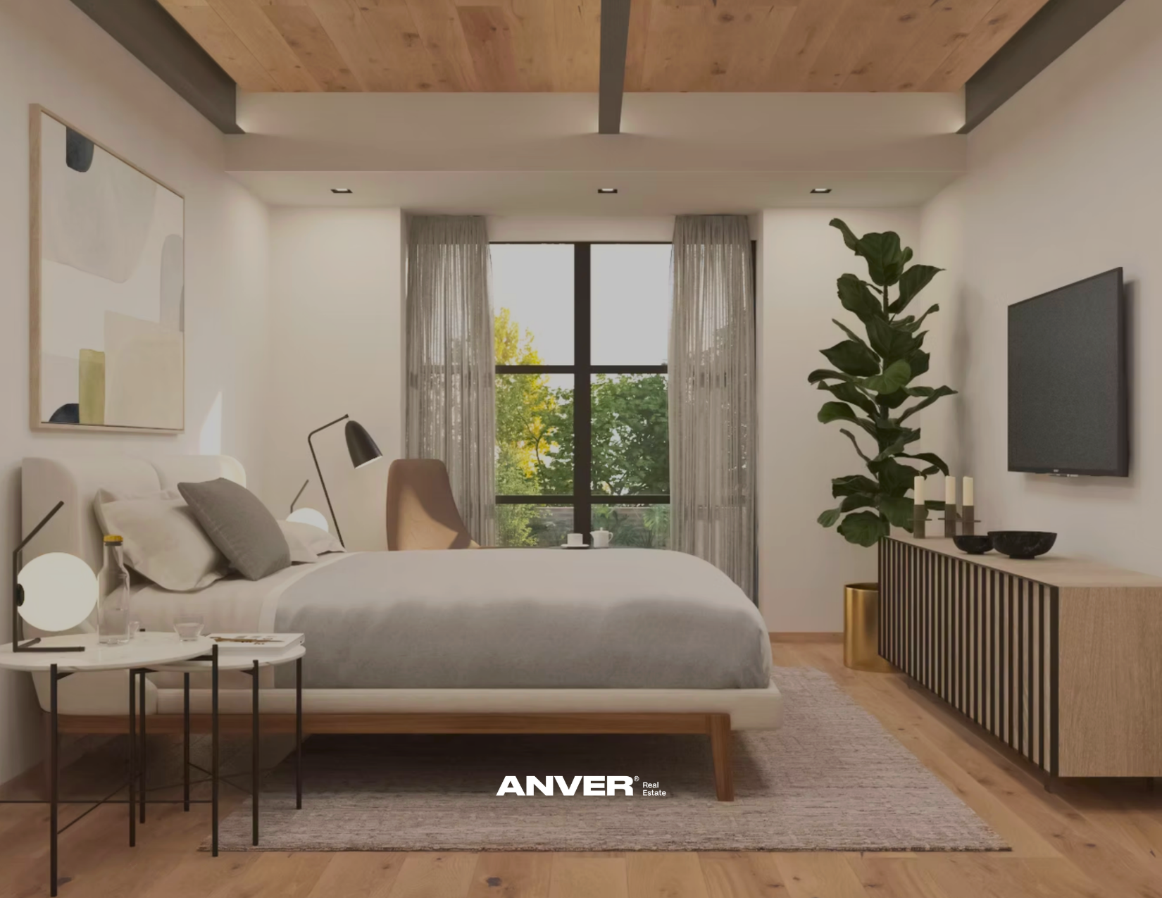 Dormitorio moderno con cama grande, iluminación suave, plantas y una ventana grande con cortinas transparentes.