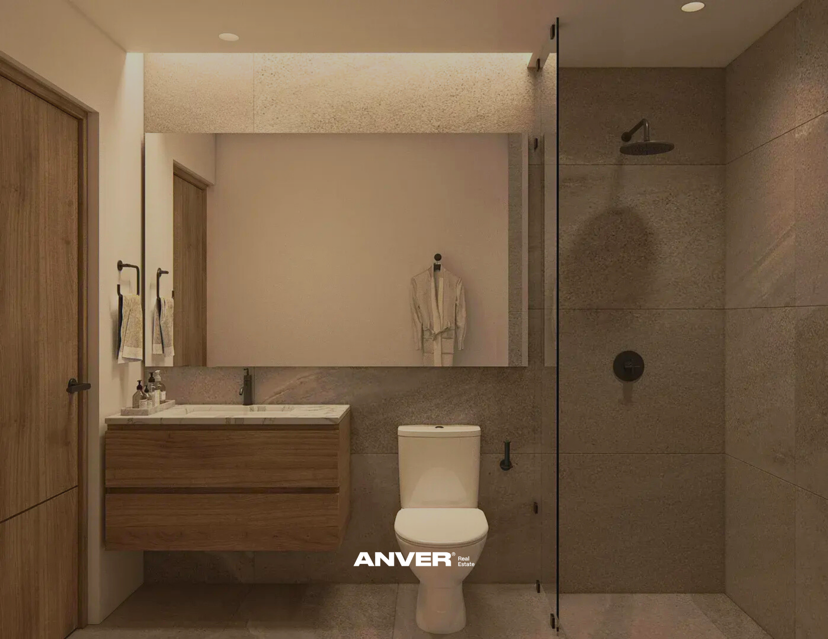 Baño moderno con espejo grande, lavabo de madera, toallas, bañera y ducha con pared de piedra, retrete y puertas de madera.