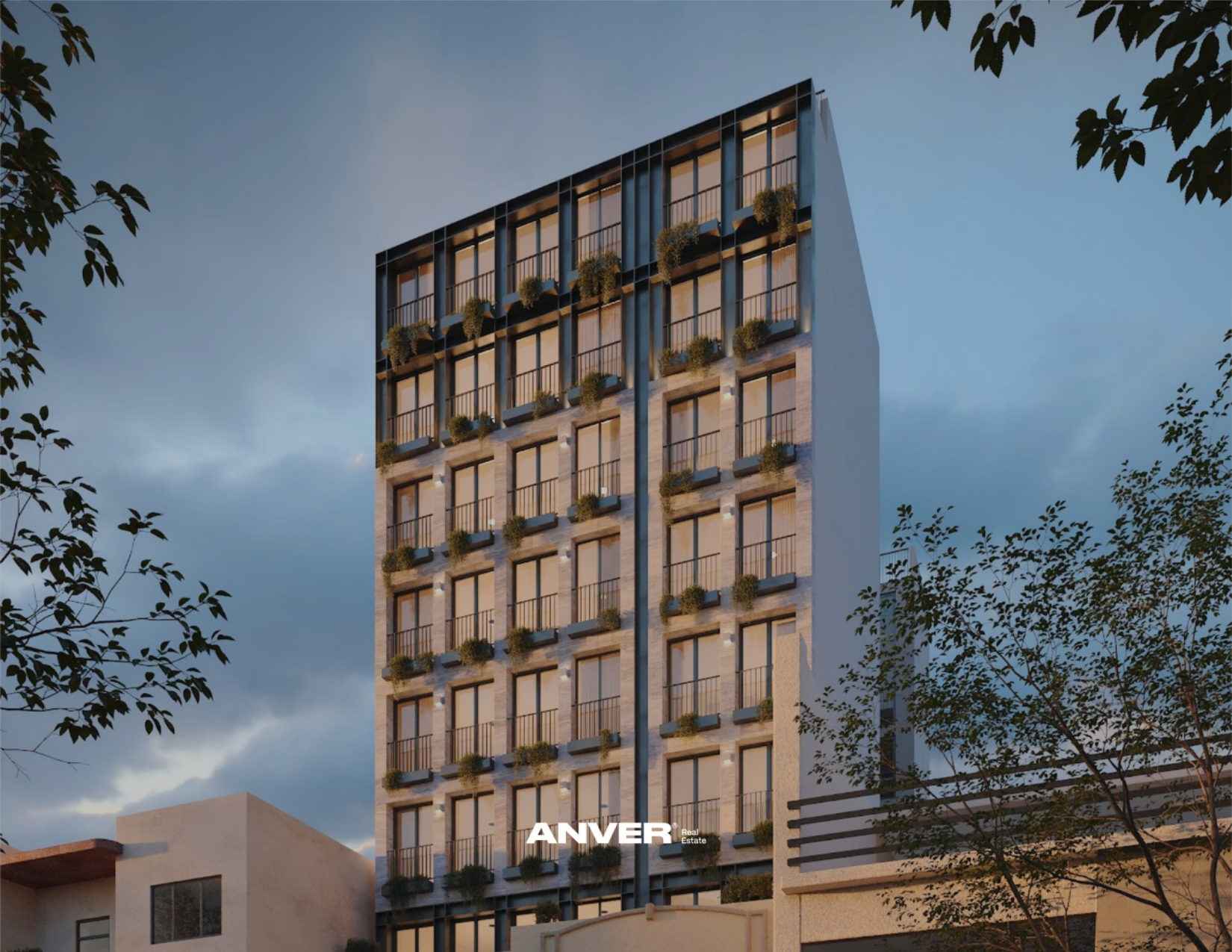 Edificio moderno de varios pisos con balcones y plantas, en la noche, con árboles circundantes y cielo despejado